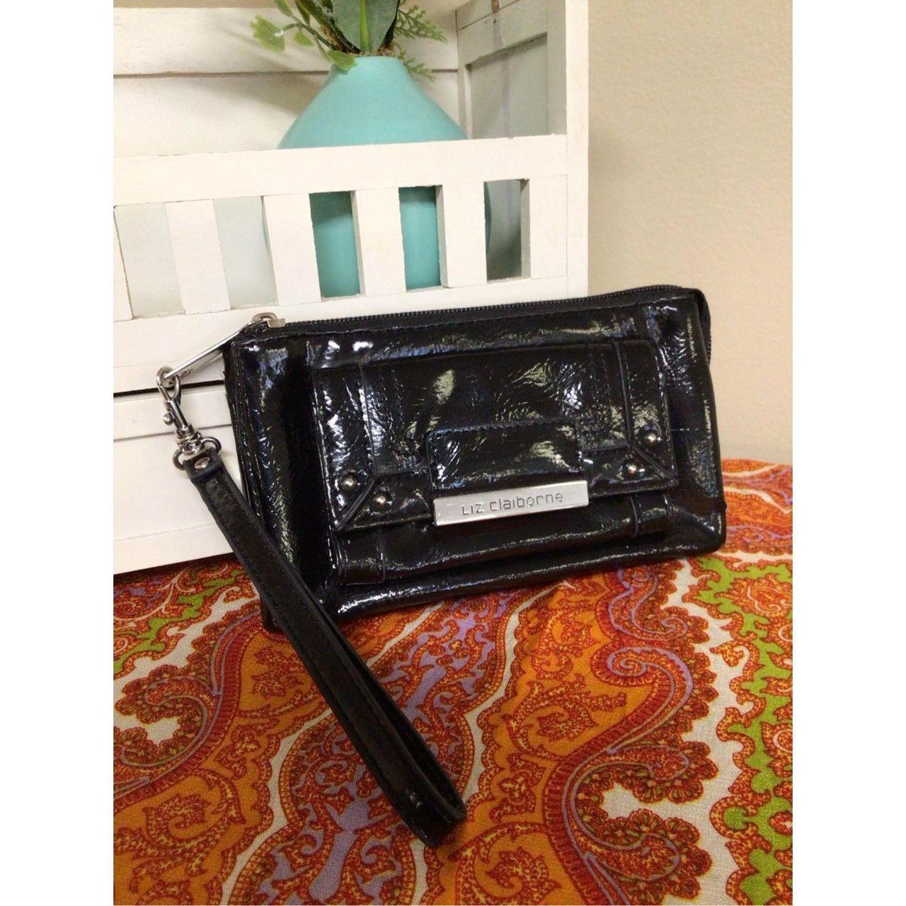 Liz claiborne clutch discount wallet