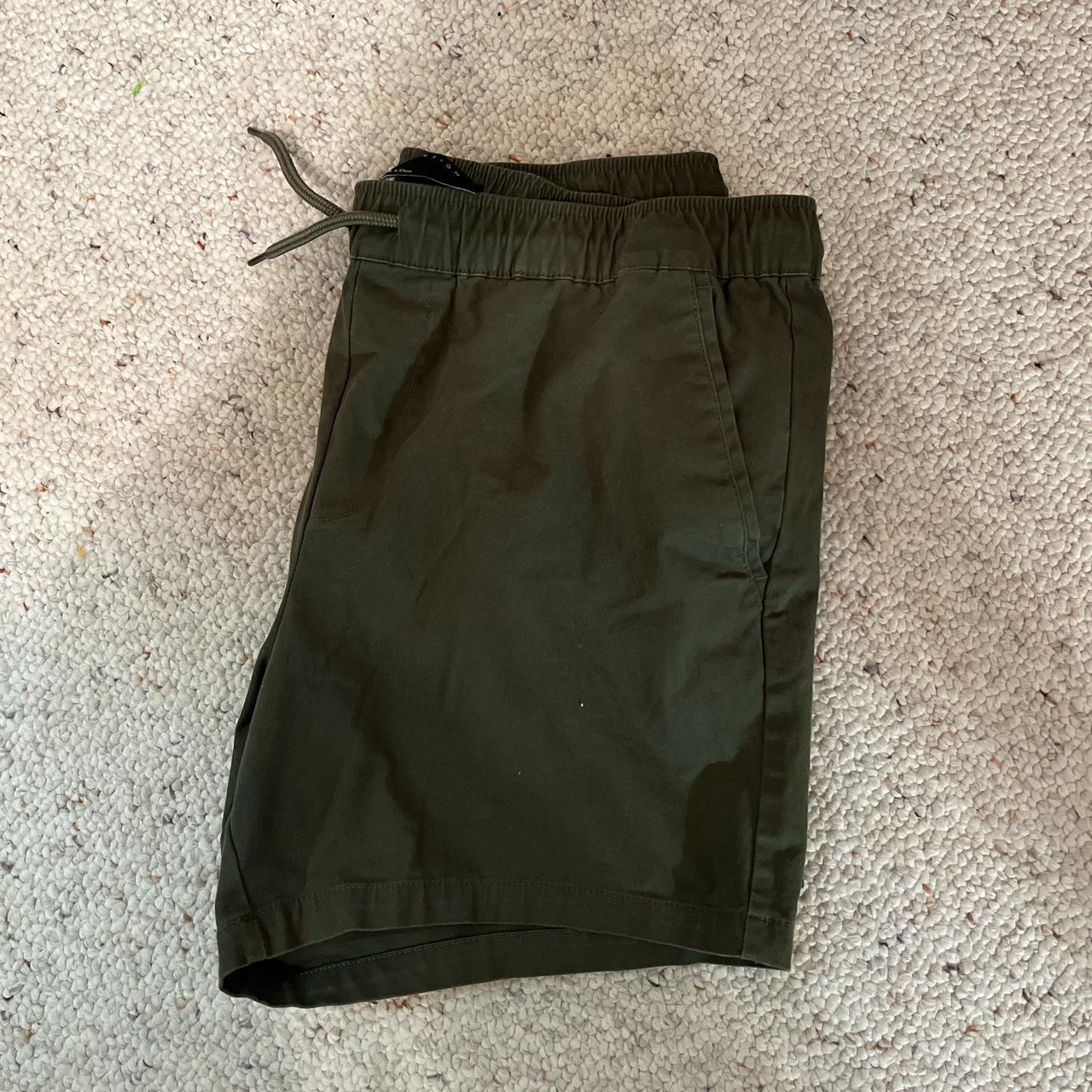 Olive green khaki shorts in size large 4.5 inseam in... - Depop