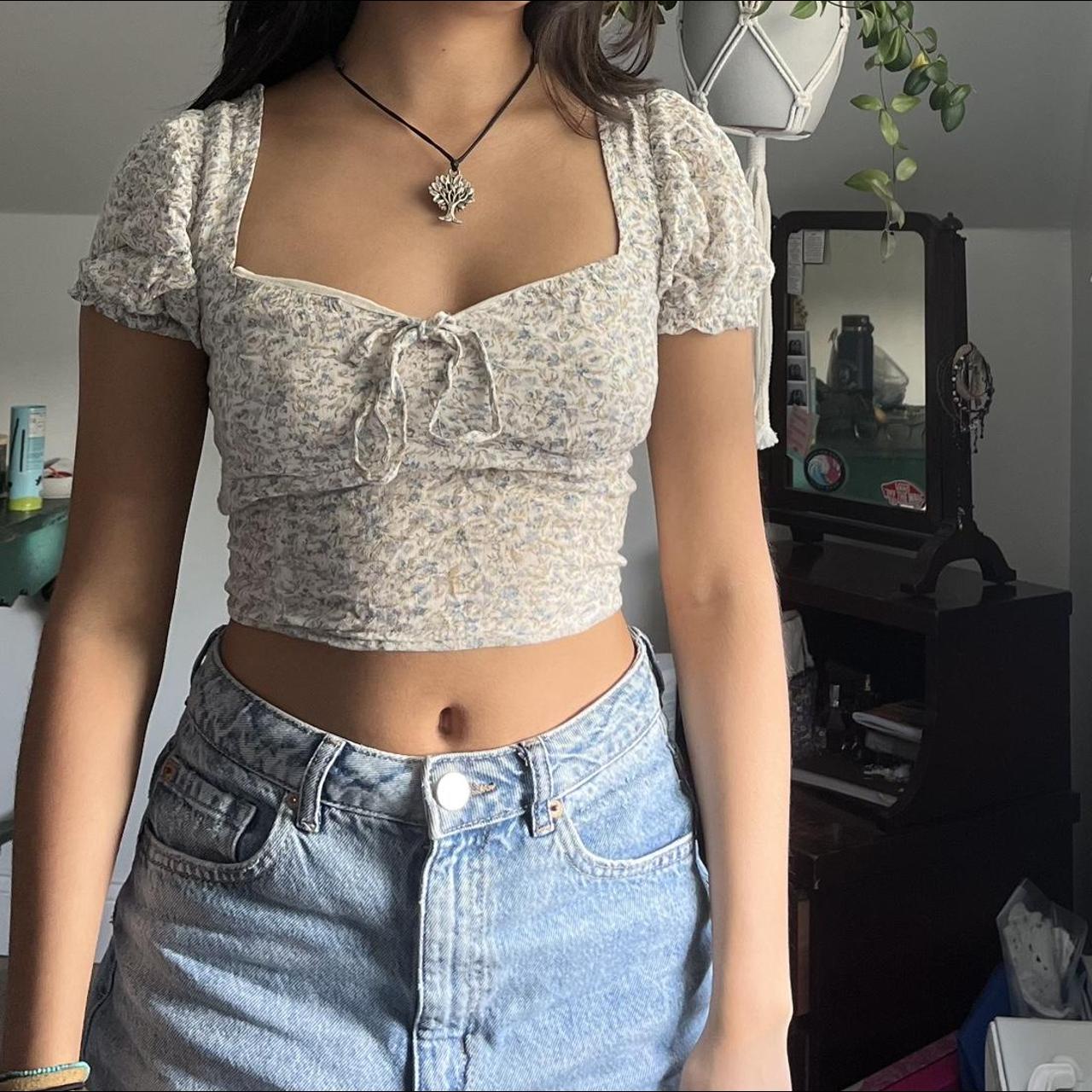 American Eagle Outfitters Women's Crop-top | Depop