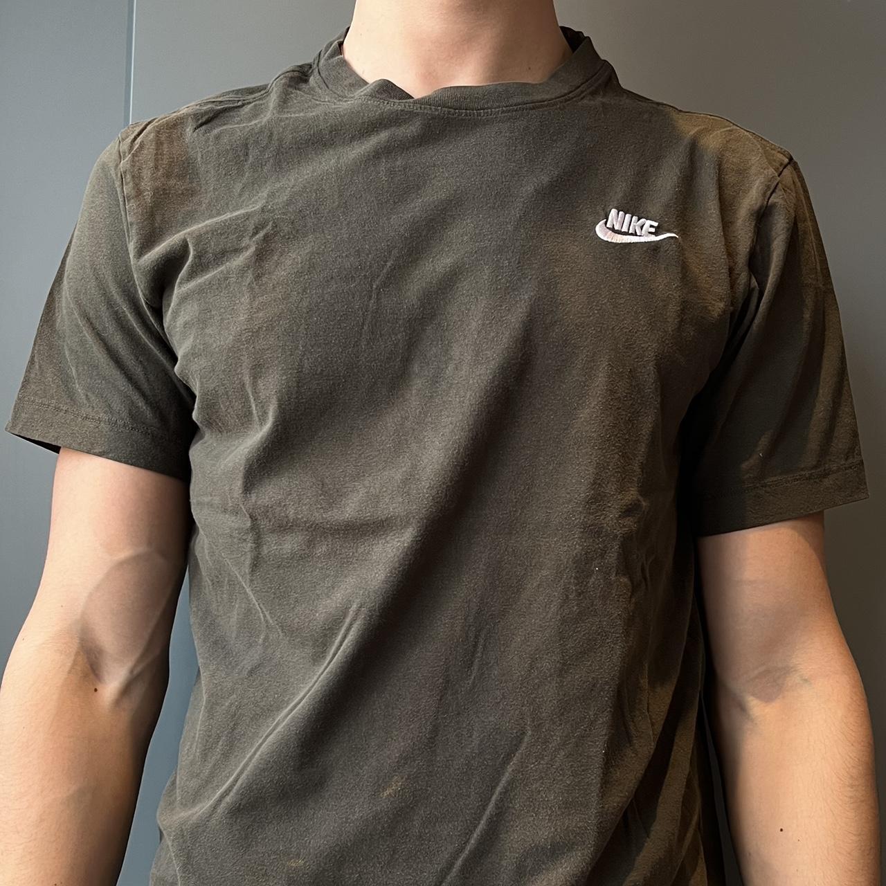 mens khaki nike t shirt