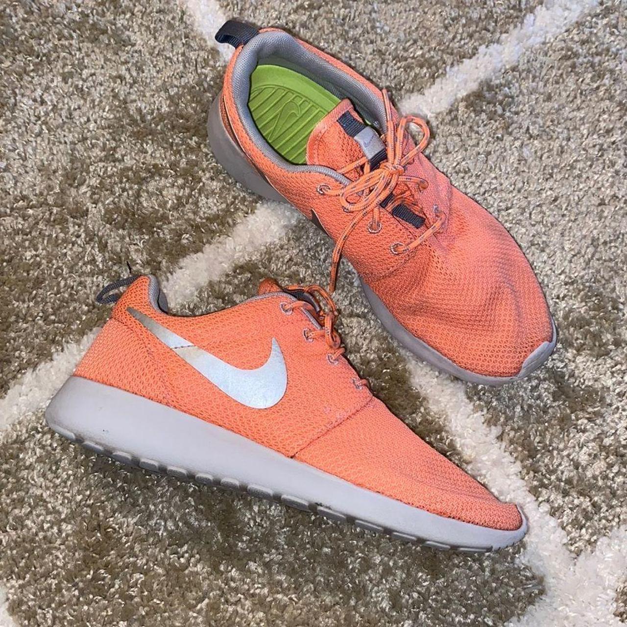 Árbol Inspector Pigmento Nike Women's Orange and Grey Trainers | Depop