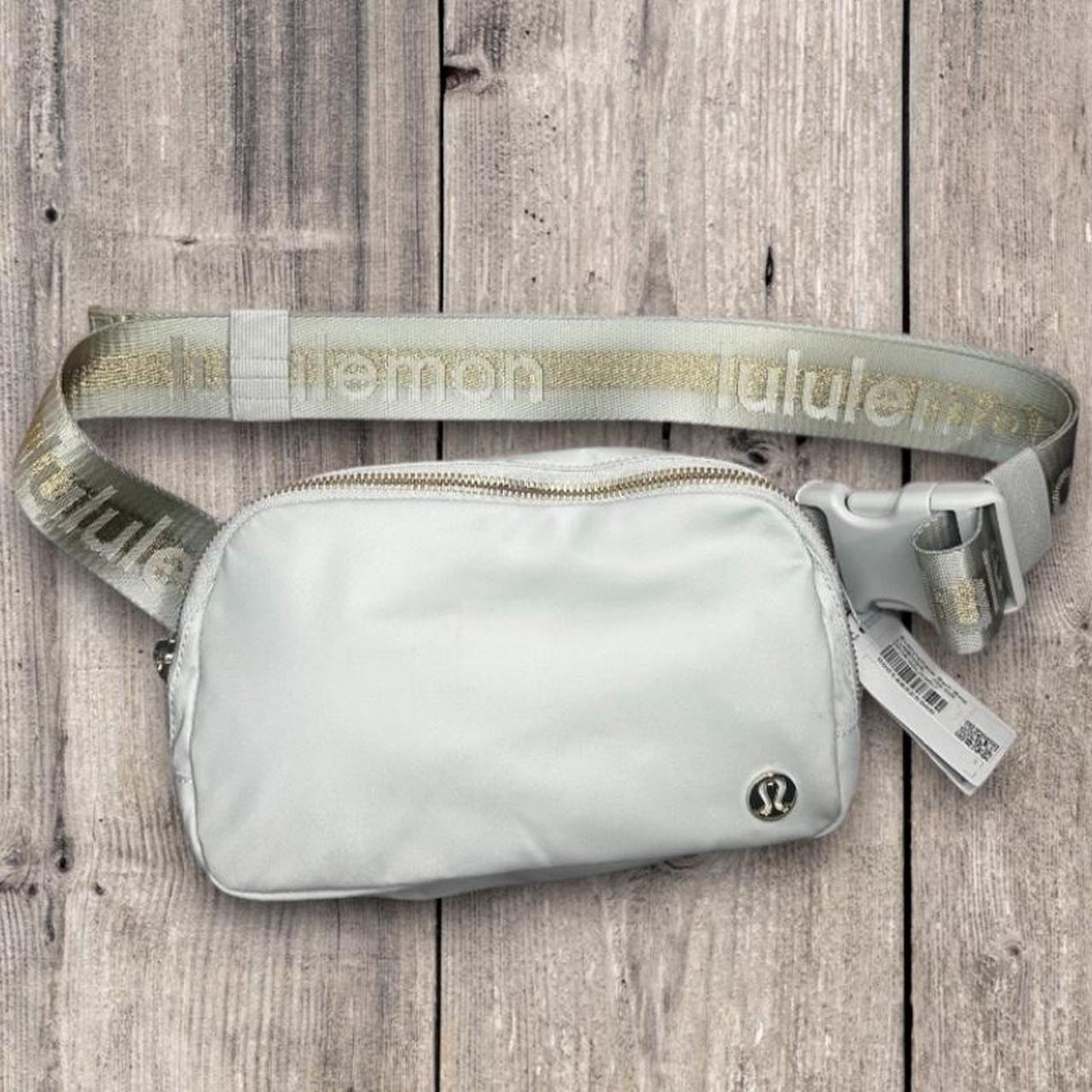 NWT lululemon belt bag , logo high quality print special edition