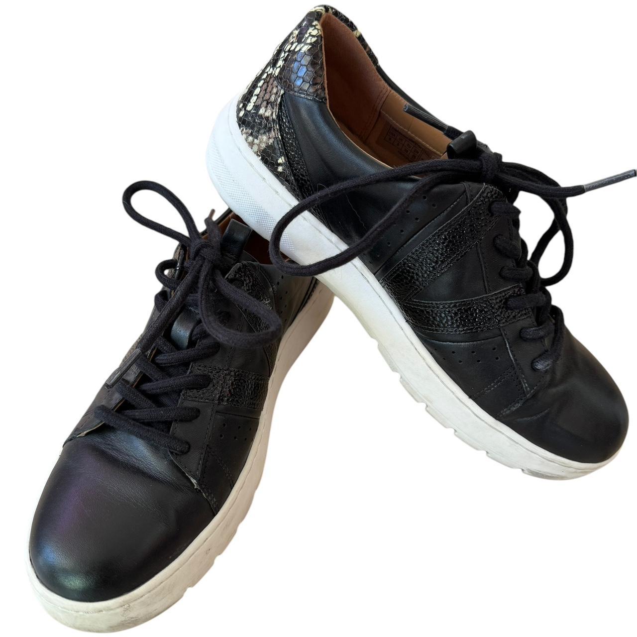 vionic leather sneakers