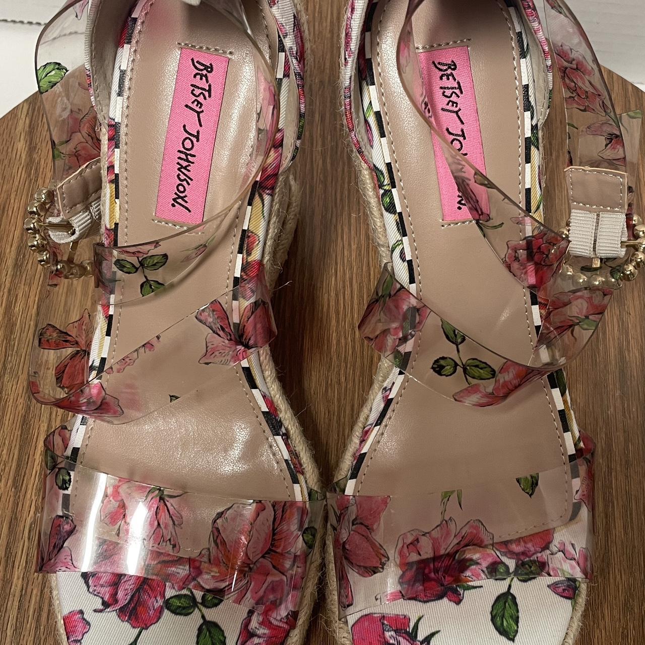 Betsy Johnson Floral Creme Frasier Wedges 7.5