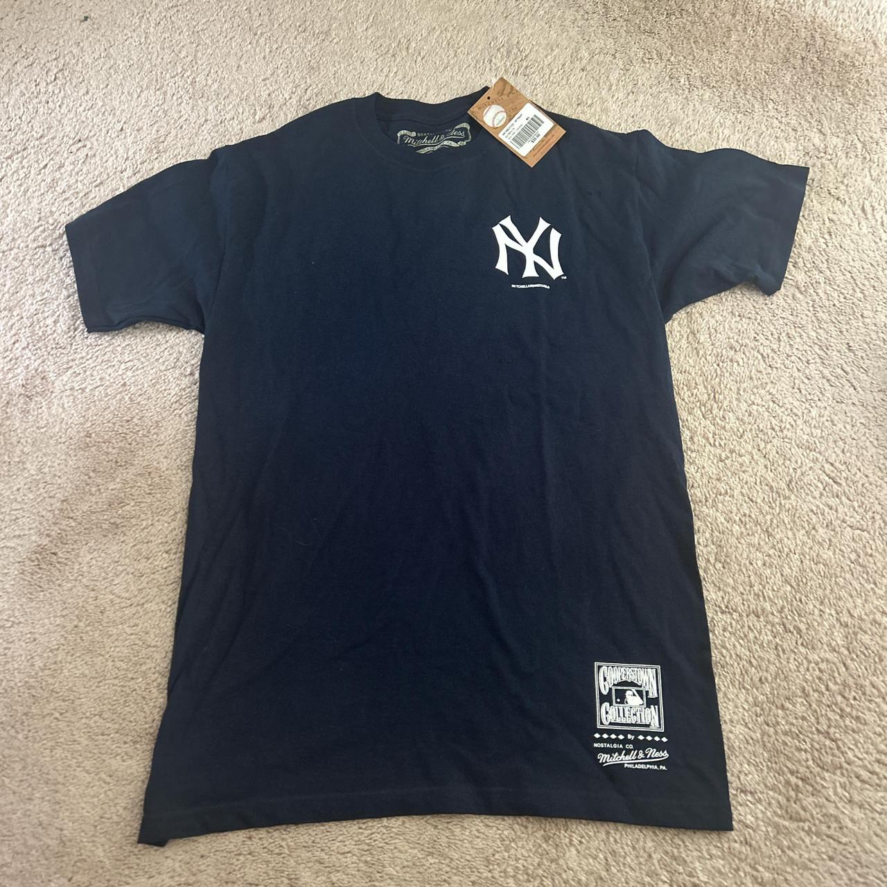 Mitchell & Ness Women's T-shirt - Navy/White - M – Navy and white New York Yankees tee …