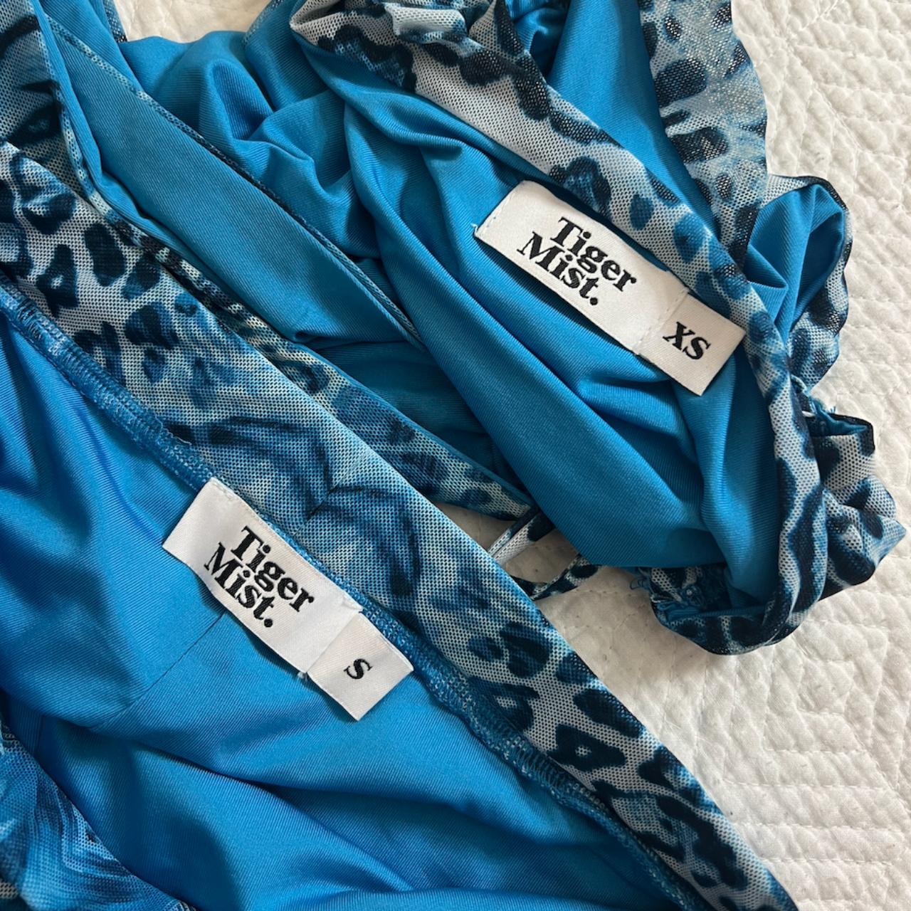 Blue leopard print Capri leggings Zip pocket on - Depop