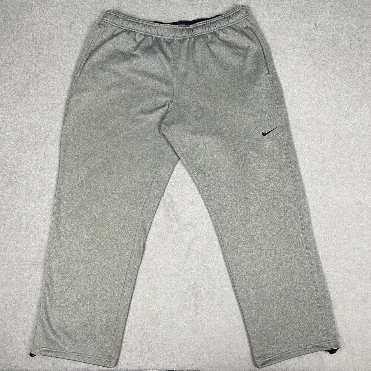 Nike sweatpants discount with drawstring ankles