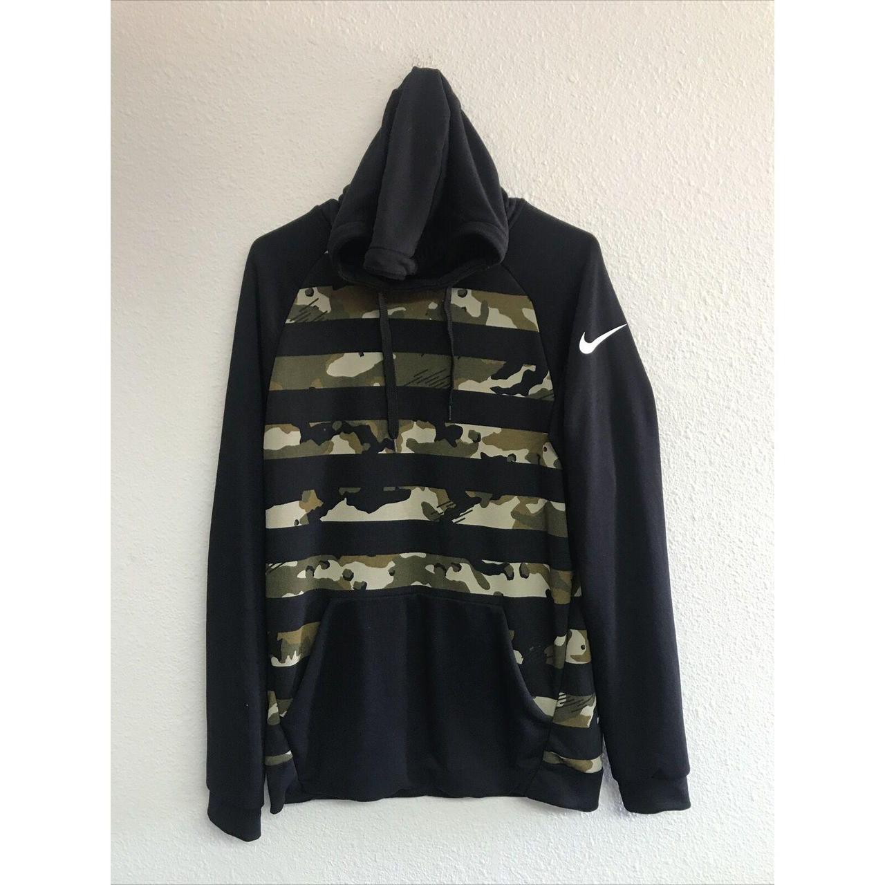 Nike stripe hotsell camo hoodie