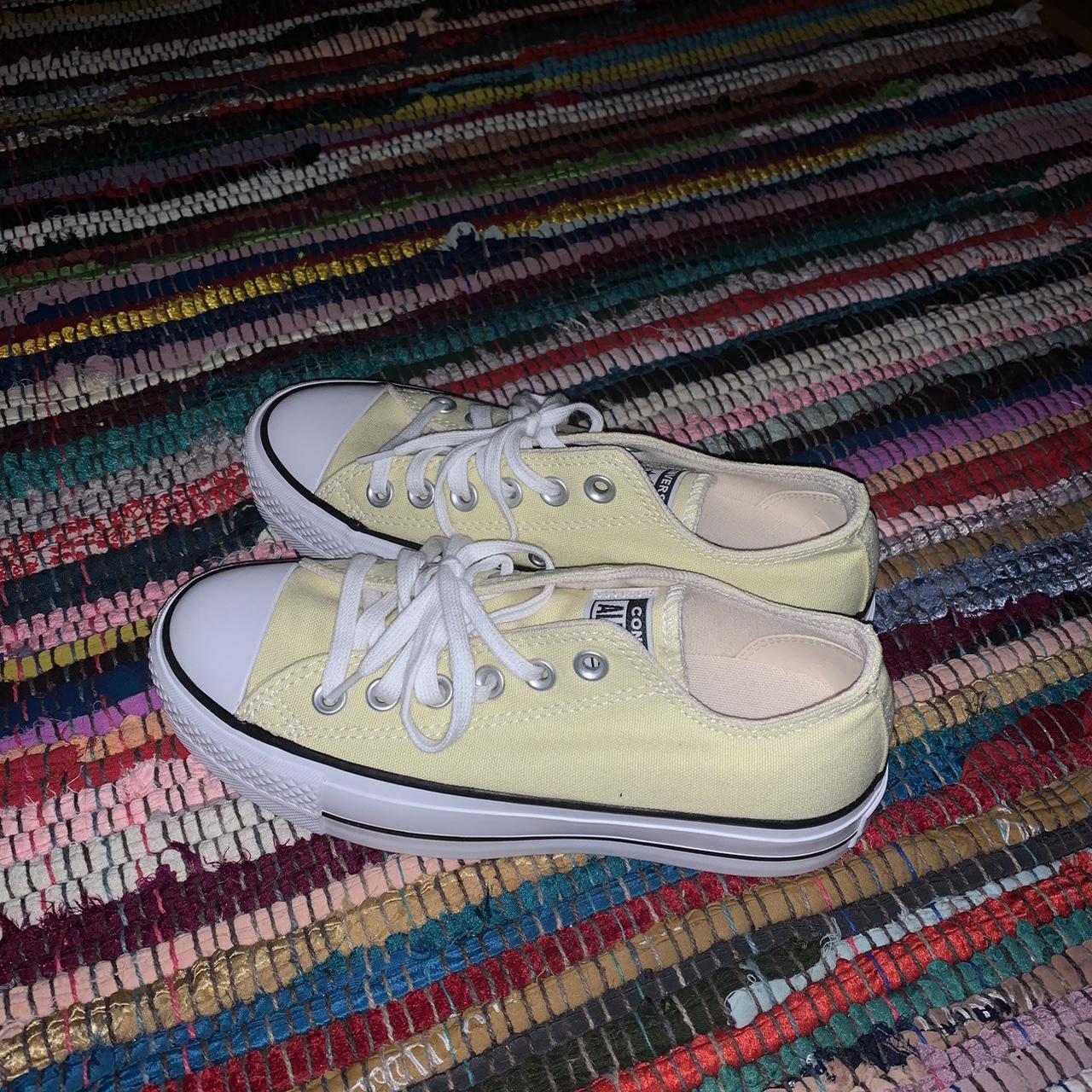 Light yellow hotsell converse shoes