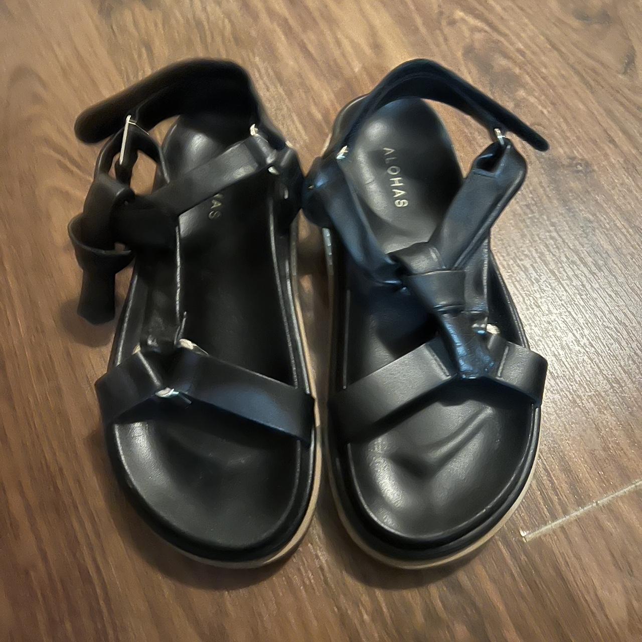 Alohas Women's Black Sandals | Depop