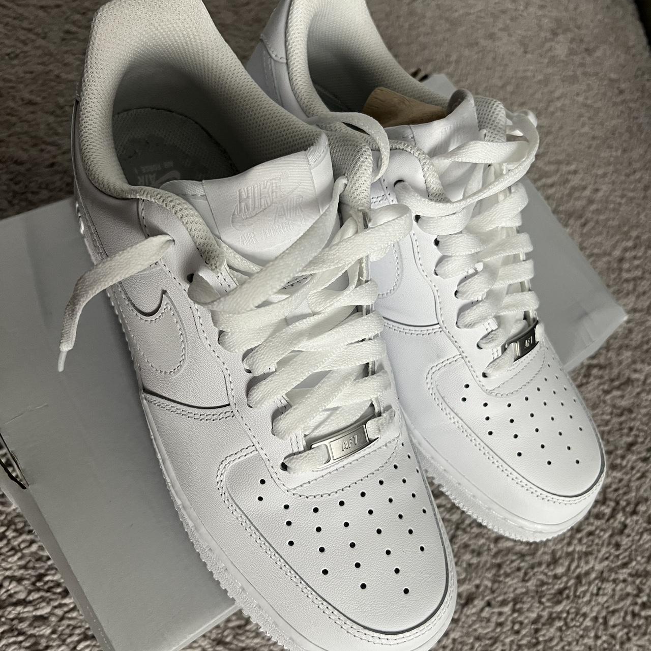 does dsw sell air force ones