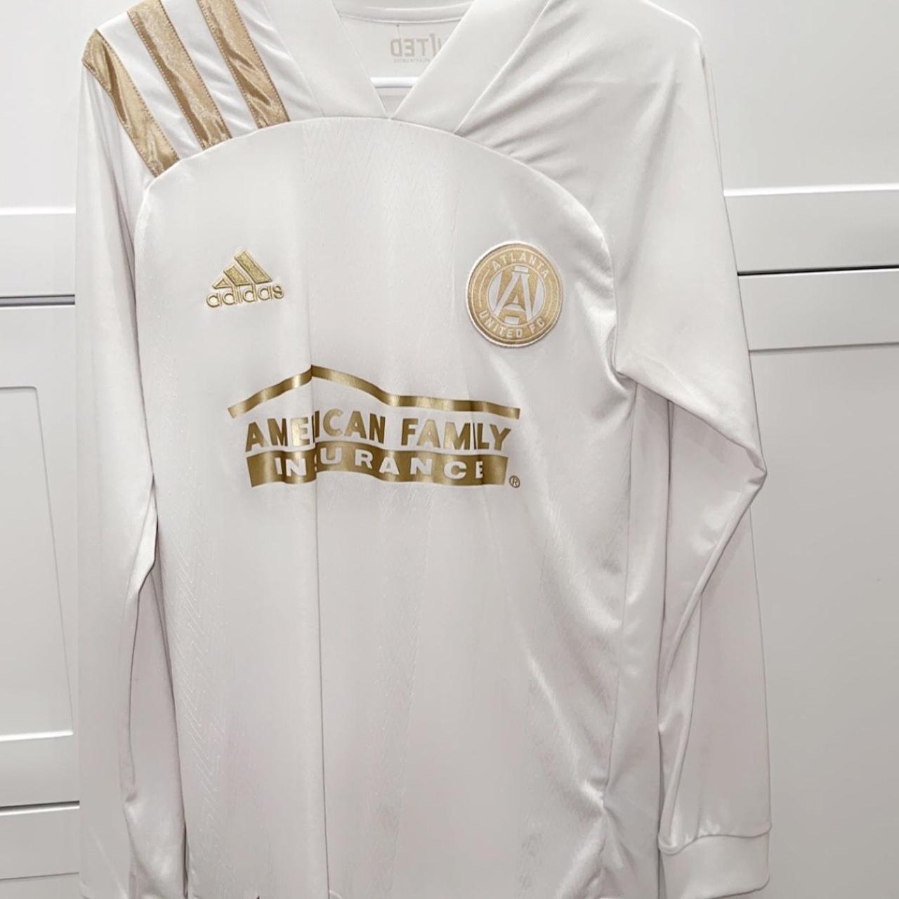 White long hotsell sleeve soccer jersey