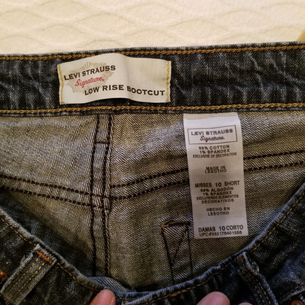 Levi Strauss Signature Misses Size 10 Short Jeans.... - Depop