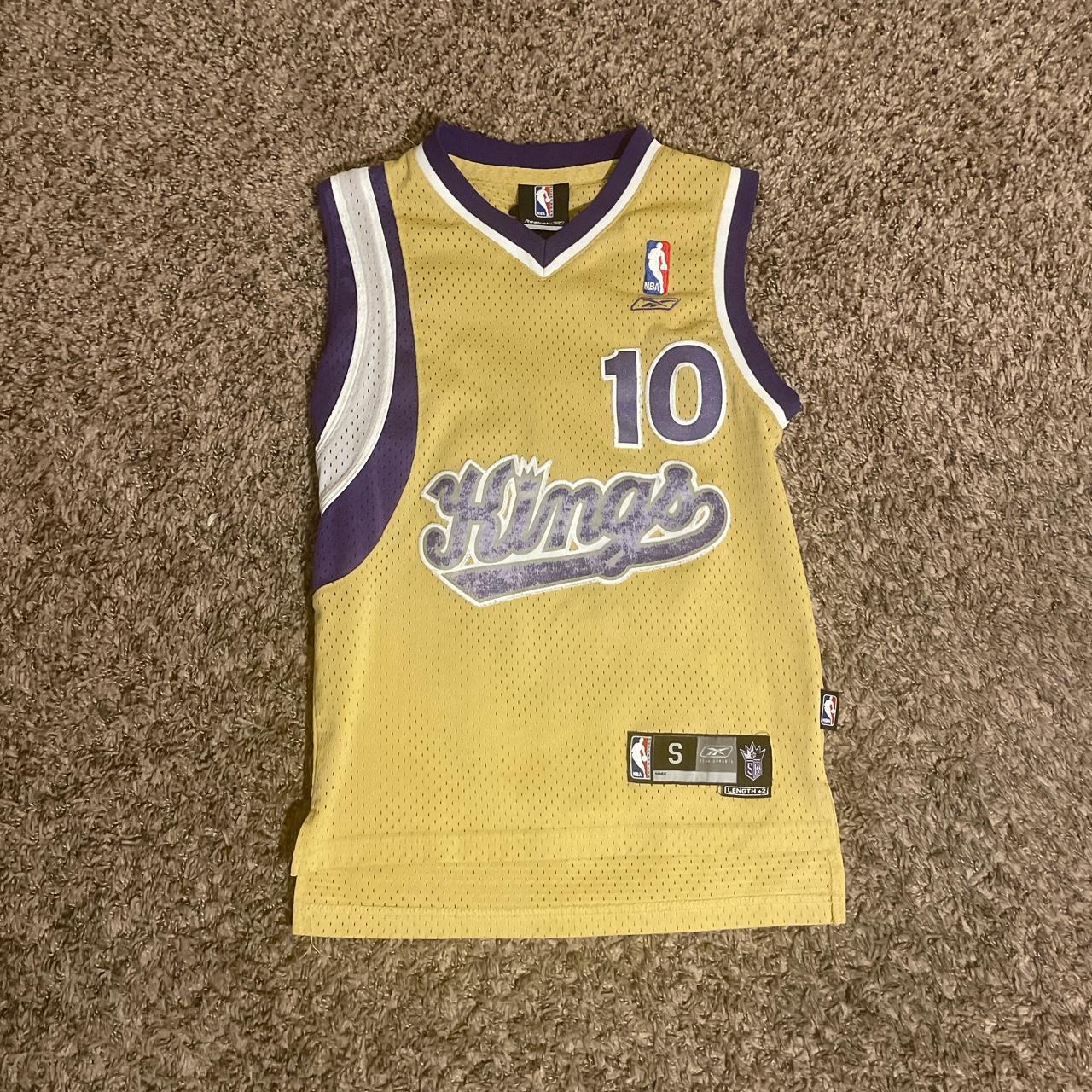 Vintage Sacramento Kings Basketball Jersey Size - Depop