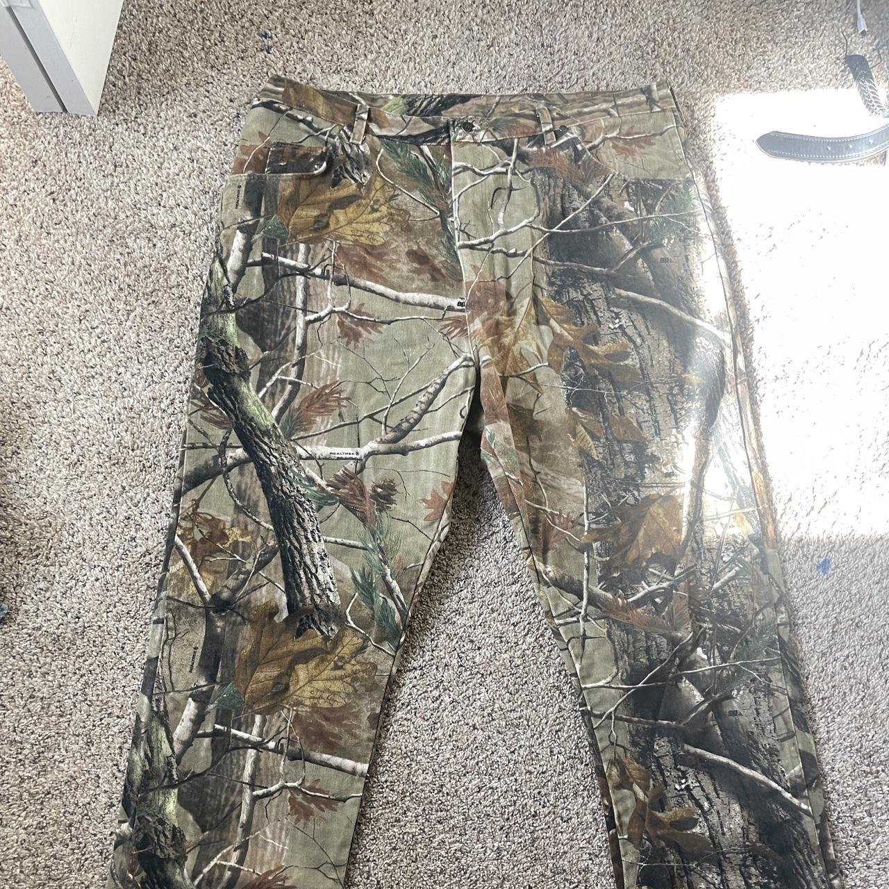 Wrangler Pro Gear + Realtree (42x32) - pretty big... - Depop