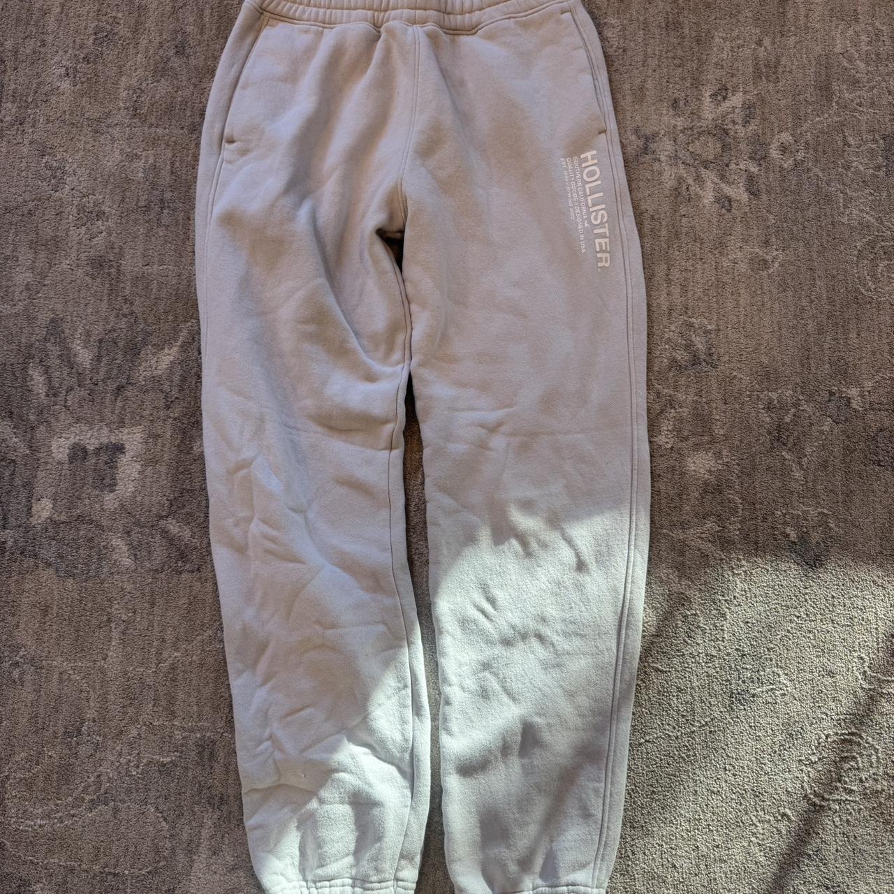 hollister mens sweatpants in light grey, size Men - Depop