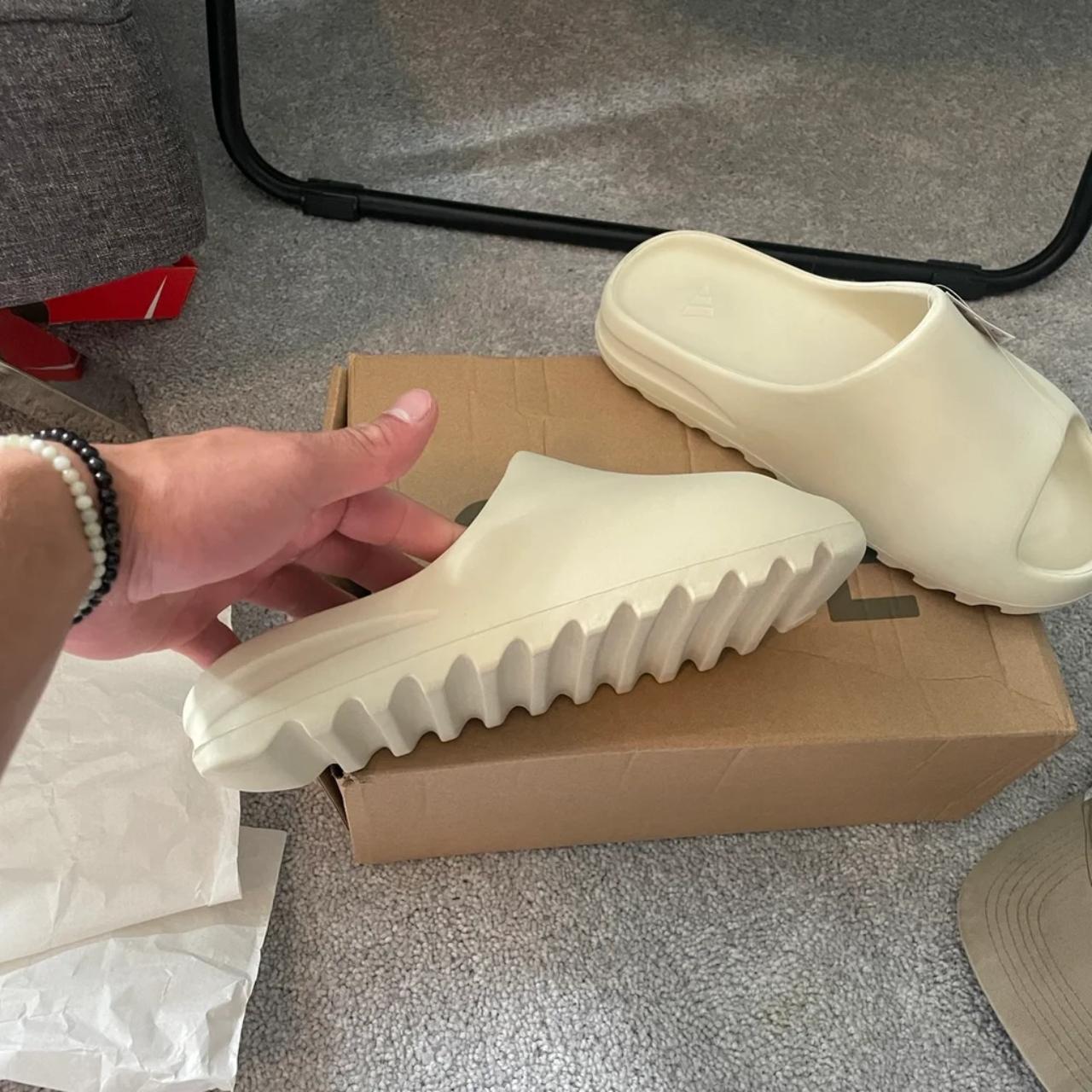 Yeezy Men's Cream Slides Depop