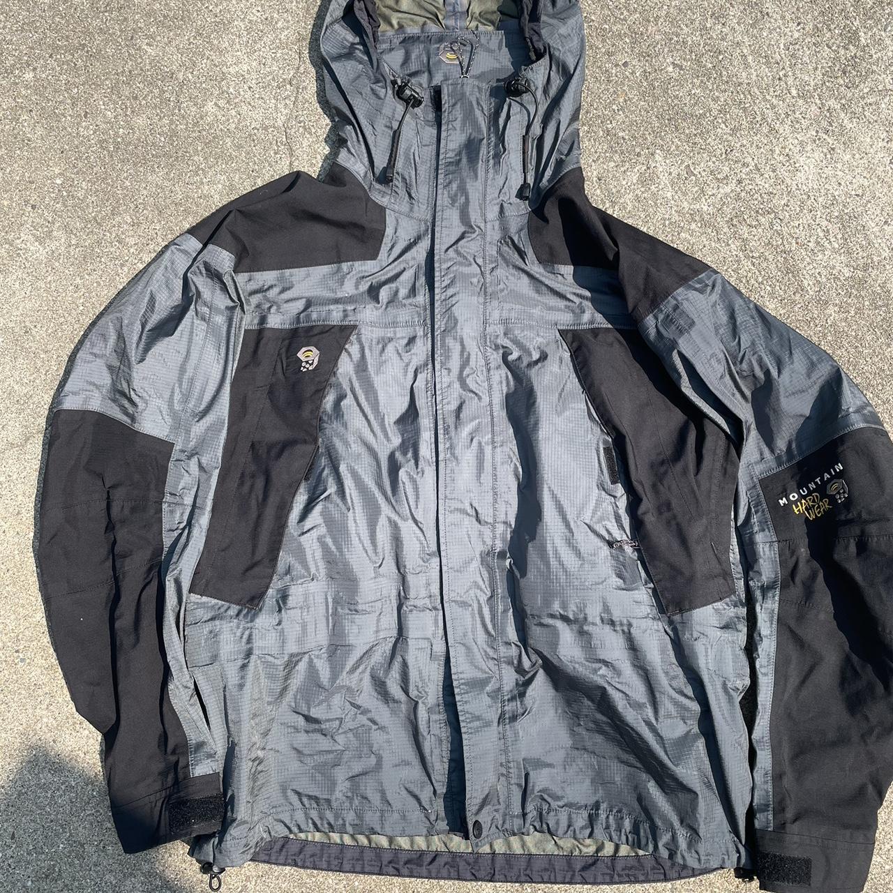 Mountain Hardwear Coat - Medium - Black and grey -... - Depop