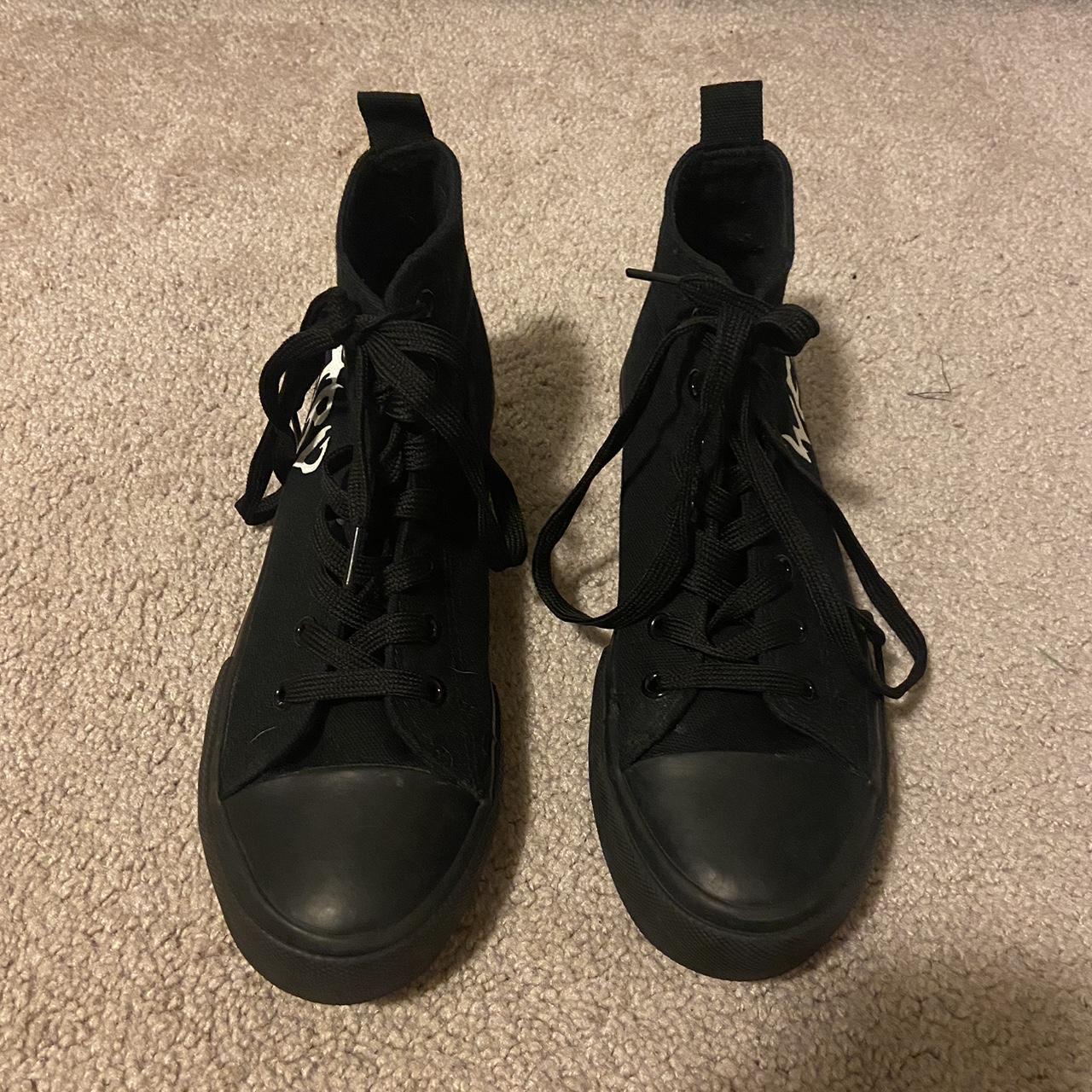 Hot Topic Women's Black and White Trainers Depop
