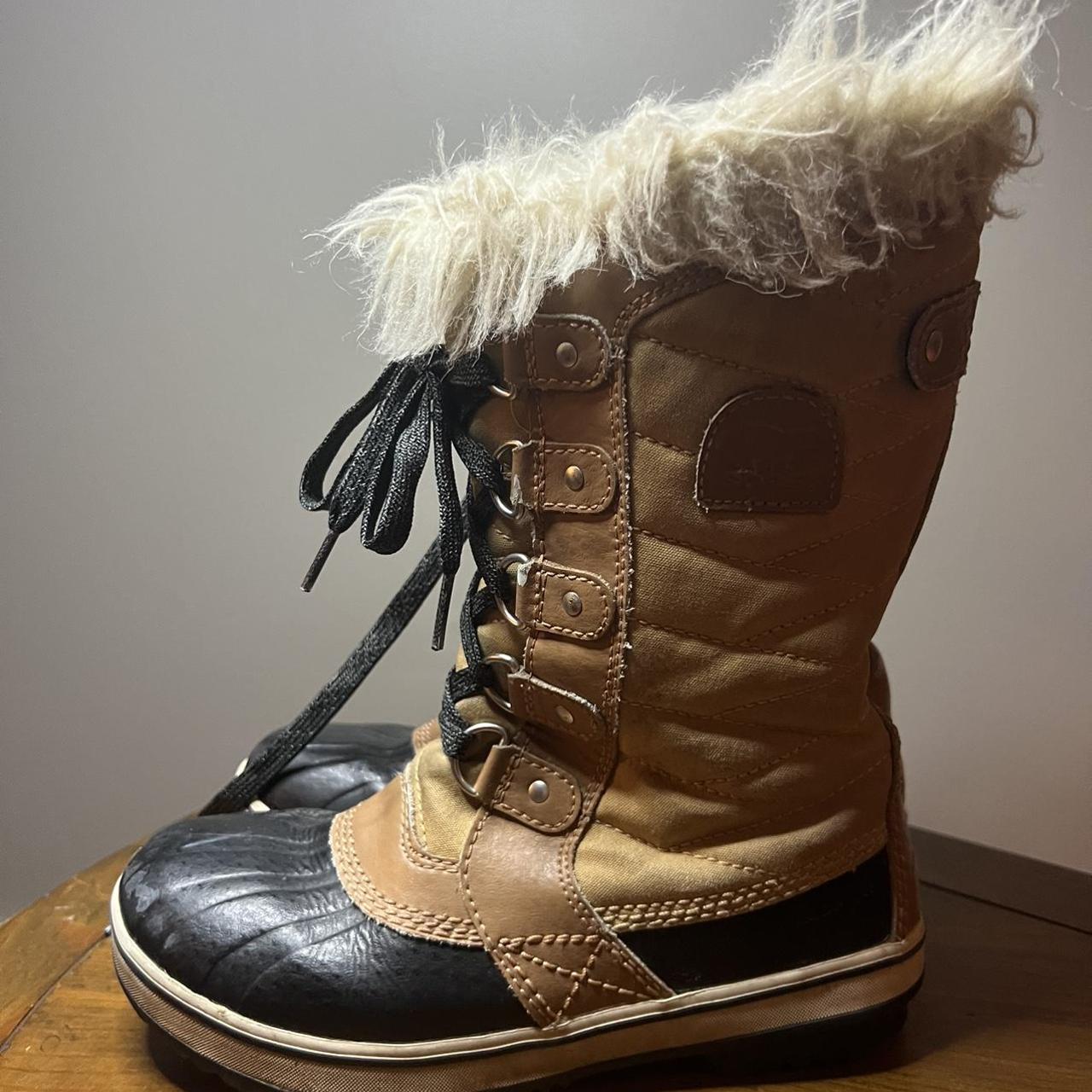 Sorel Tan and Cream Boots | Depop