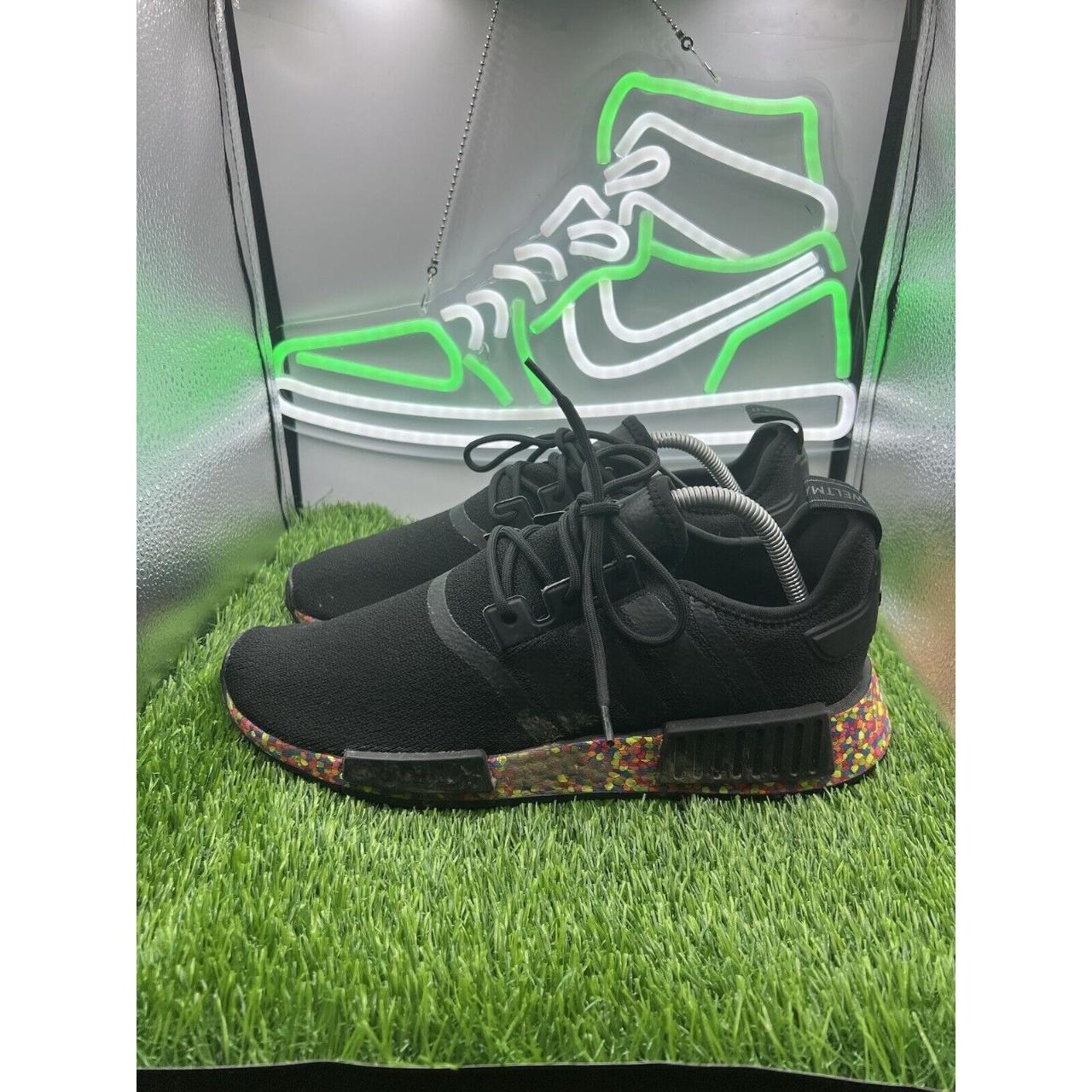 adidas nmd r1 mens black and green