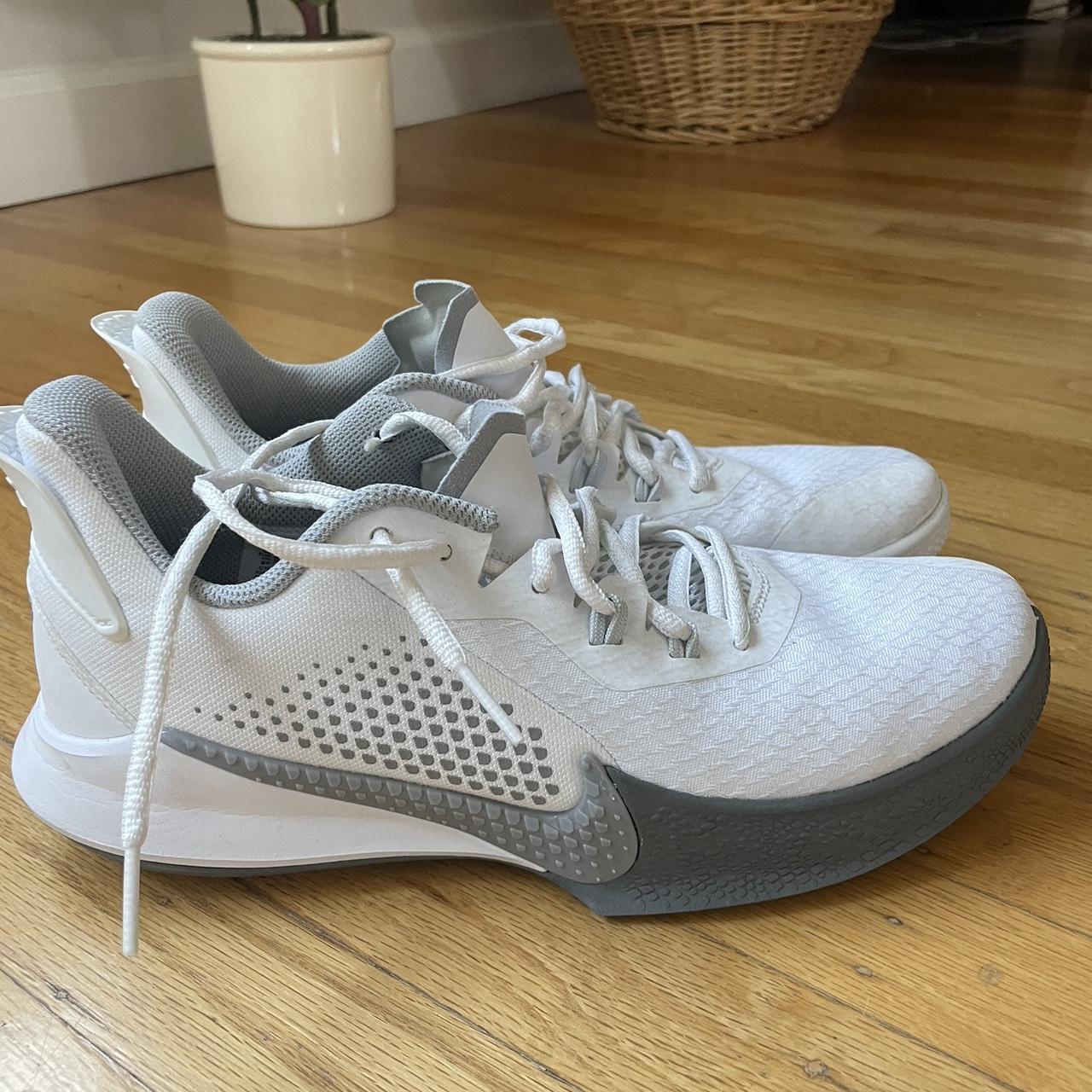 Nike Kobe volleyball shoes size 8.5 - Depop