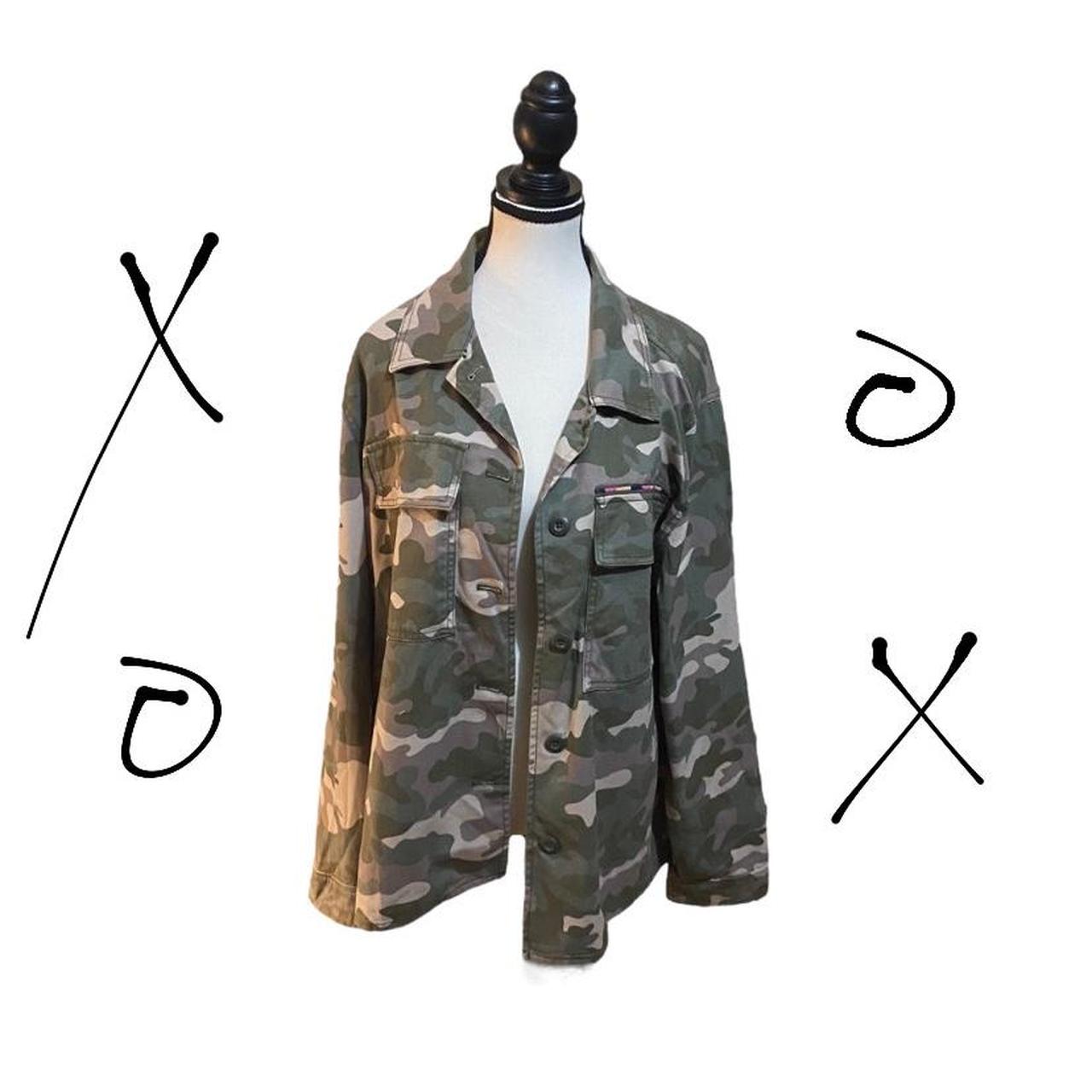 Camo Print Jacket ⋆｡‧₊°♱༺𓆩❦︎𓆪༻♱༉‧₊˚. Each order