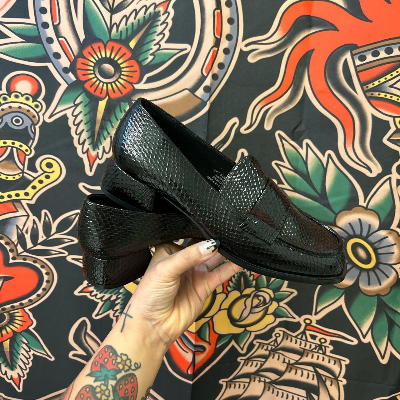 Woman’s size US 9 black shoes/ UK size 7/ cute lil... Depop