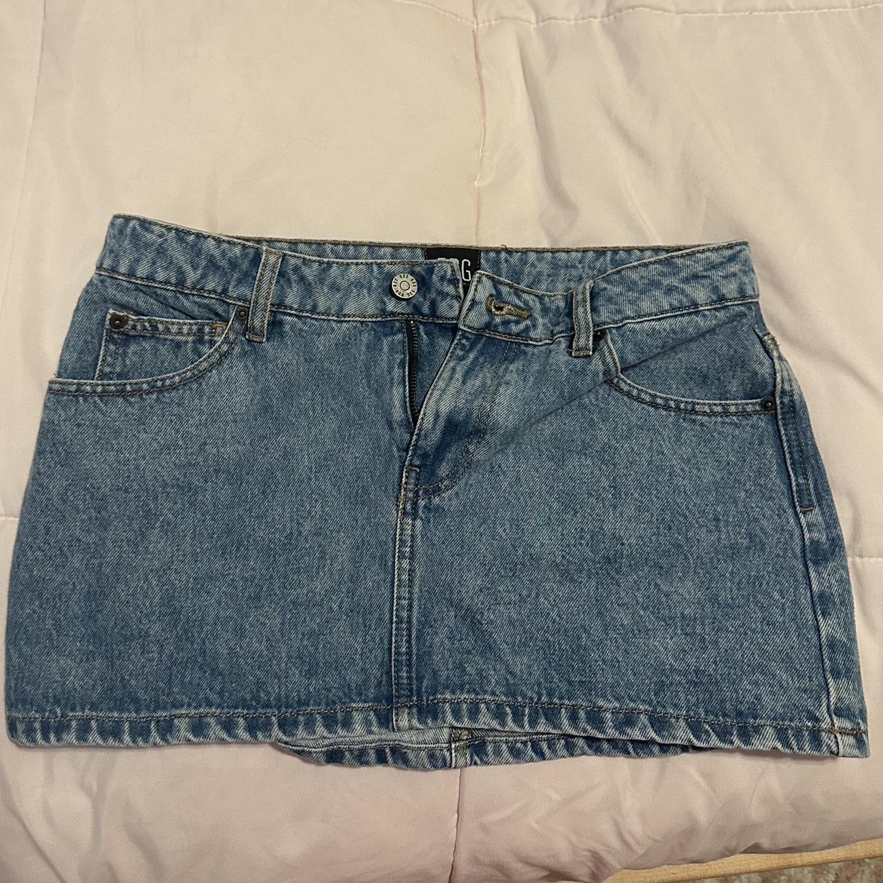 Adorable Urban Outfitters denim mini skirt. Size M!... - Depop