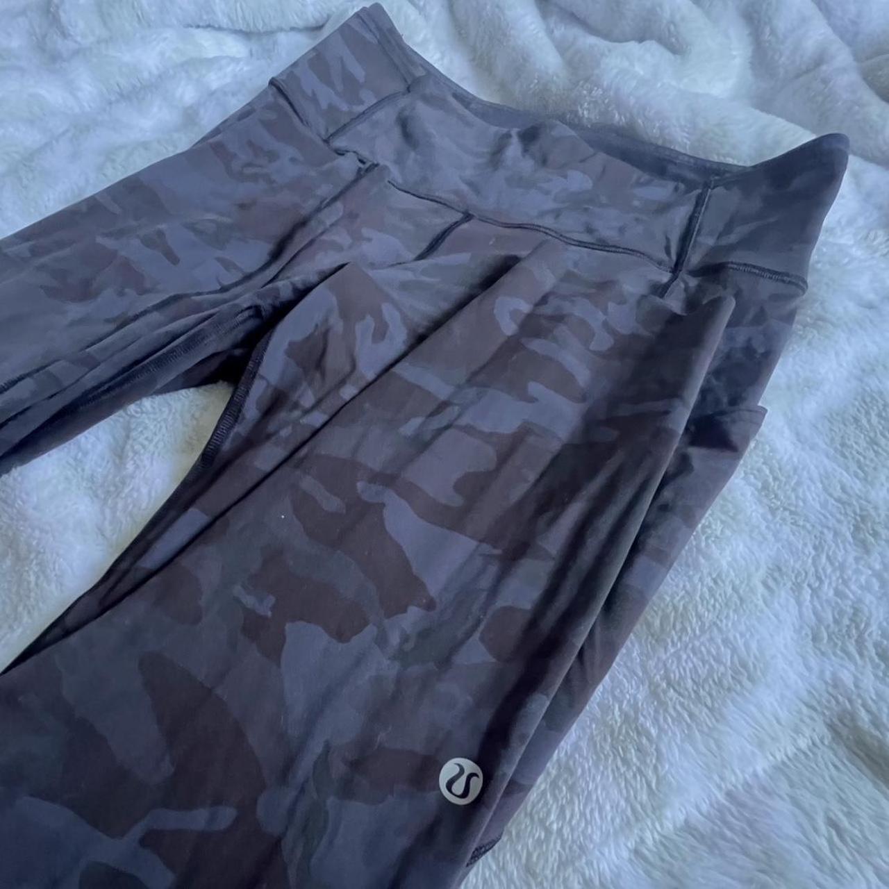 Lululemon Camo Leggings Size 8 but can fit a 6 - Depop