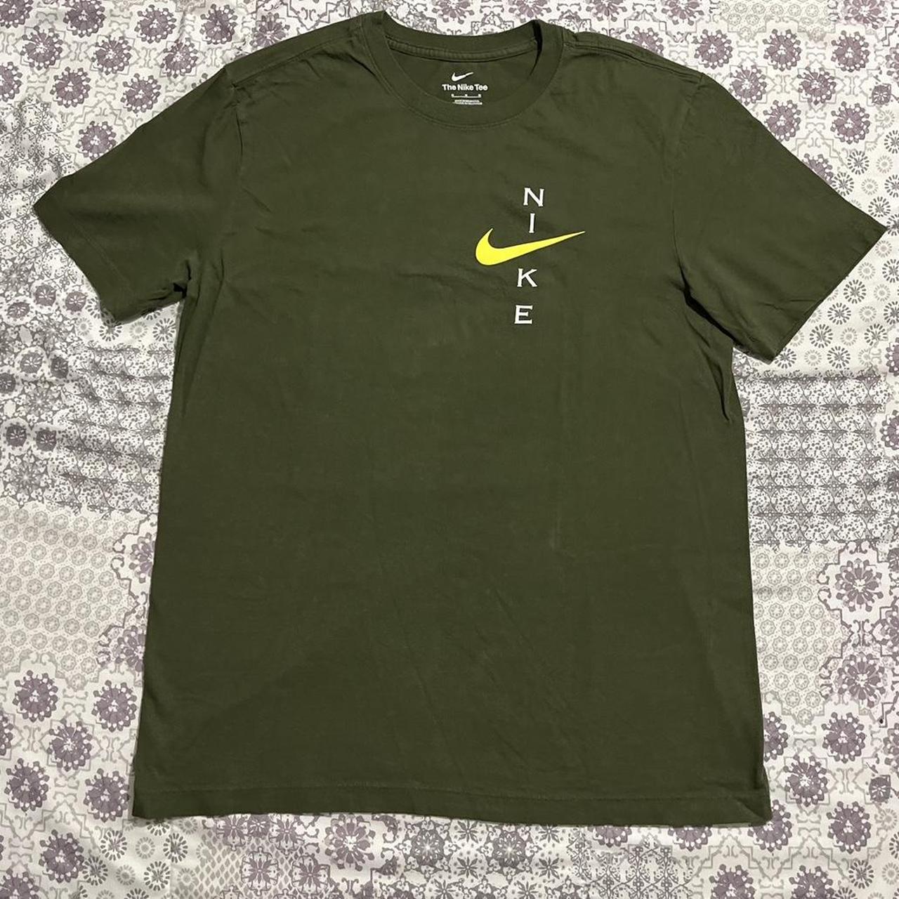 mens green nike t shirt