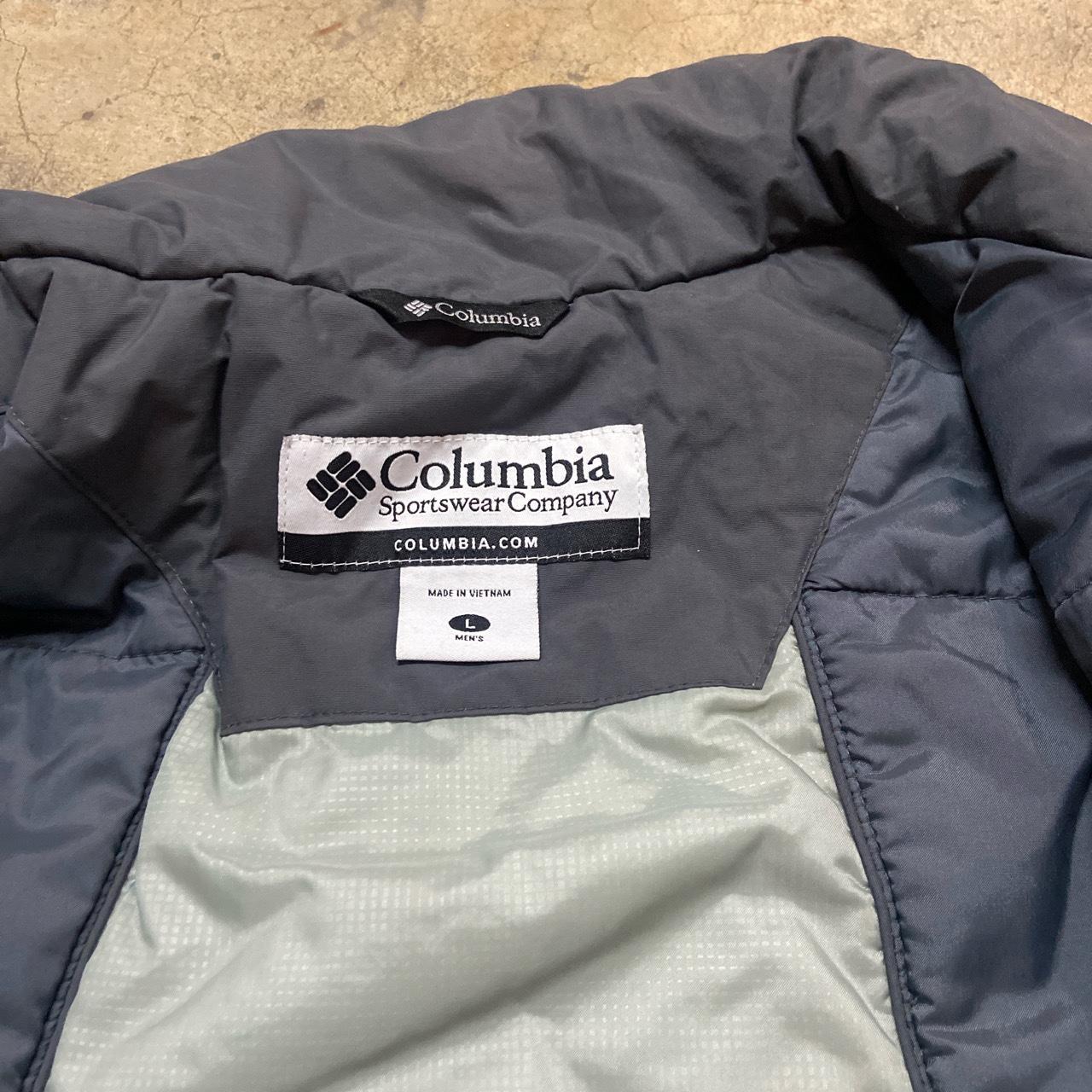 Nice color combo Columbia jacket. Waterproof - Depop