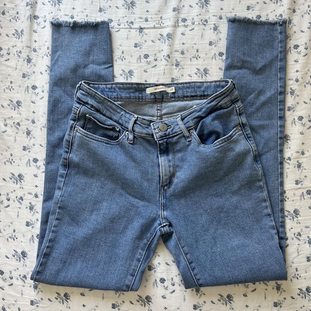 Levi s 711 Skinny Ankle Jeans Lightly worn very Depop