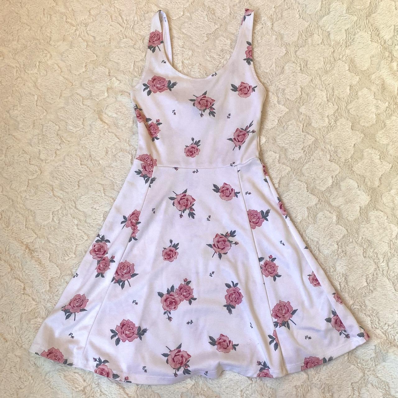 Adorable fit & flare pink roses dress! Looks super... - Depop