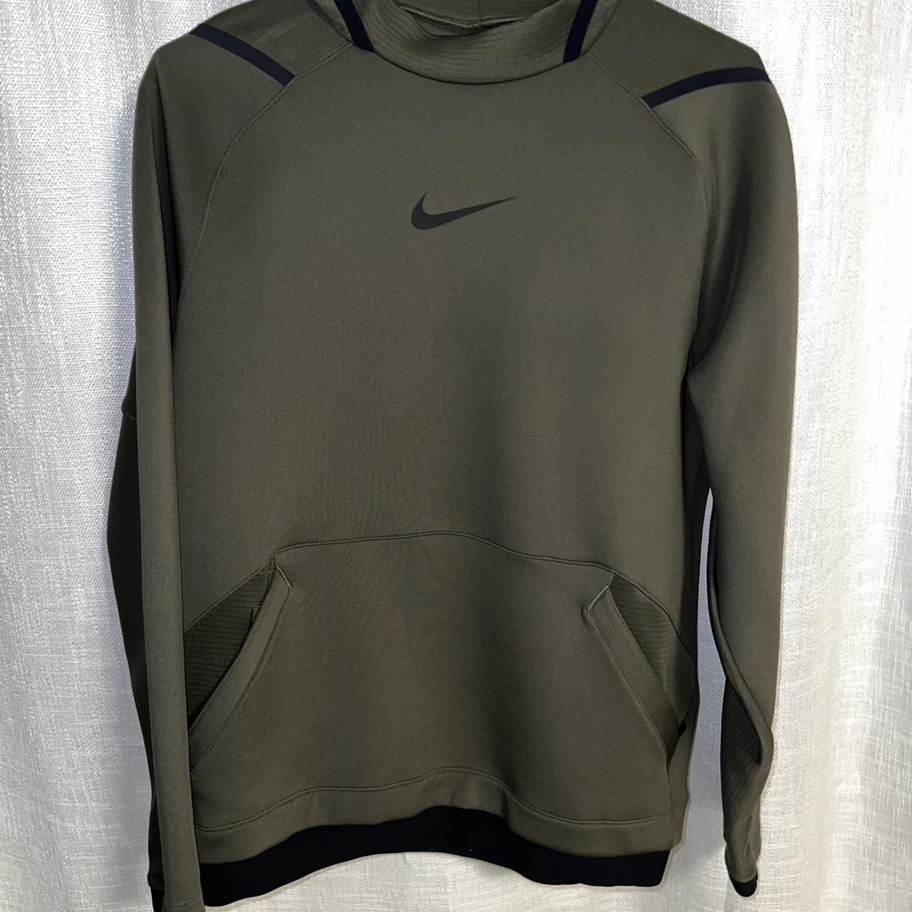 Nike pro hoodie - Depop