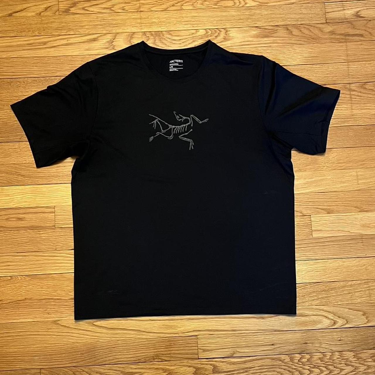 Arc'teryx Men's Black T-shirt | Depop