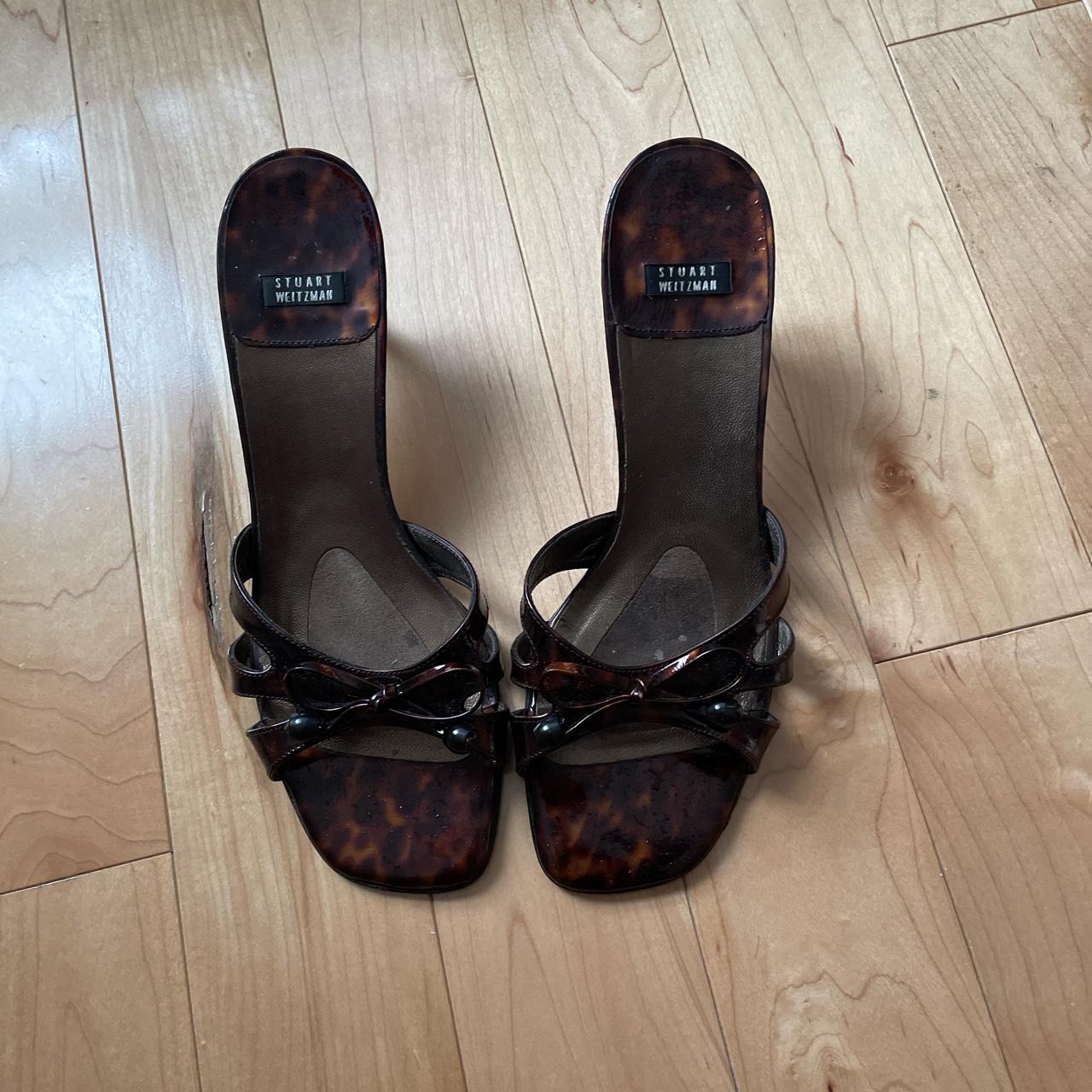 stuart weitzman cindy 45 kitten heel