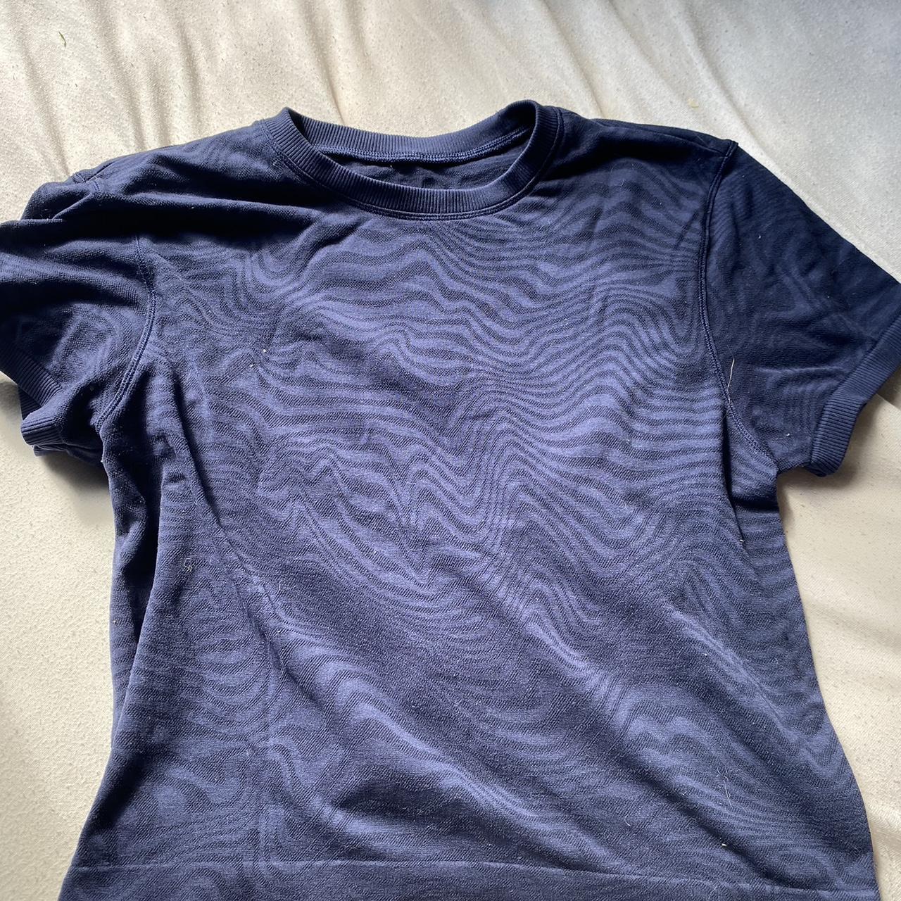 DSG workout top no size listed but guessing fits a m-l - Depop