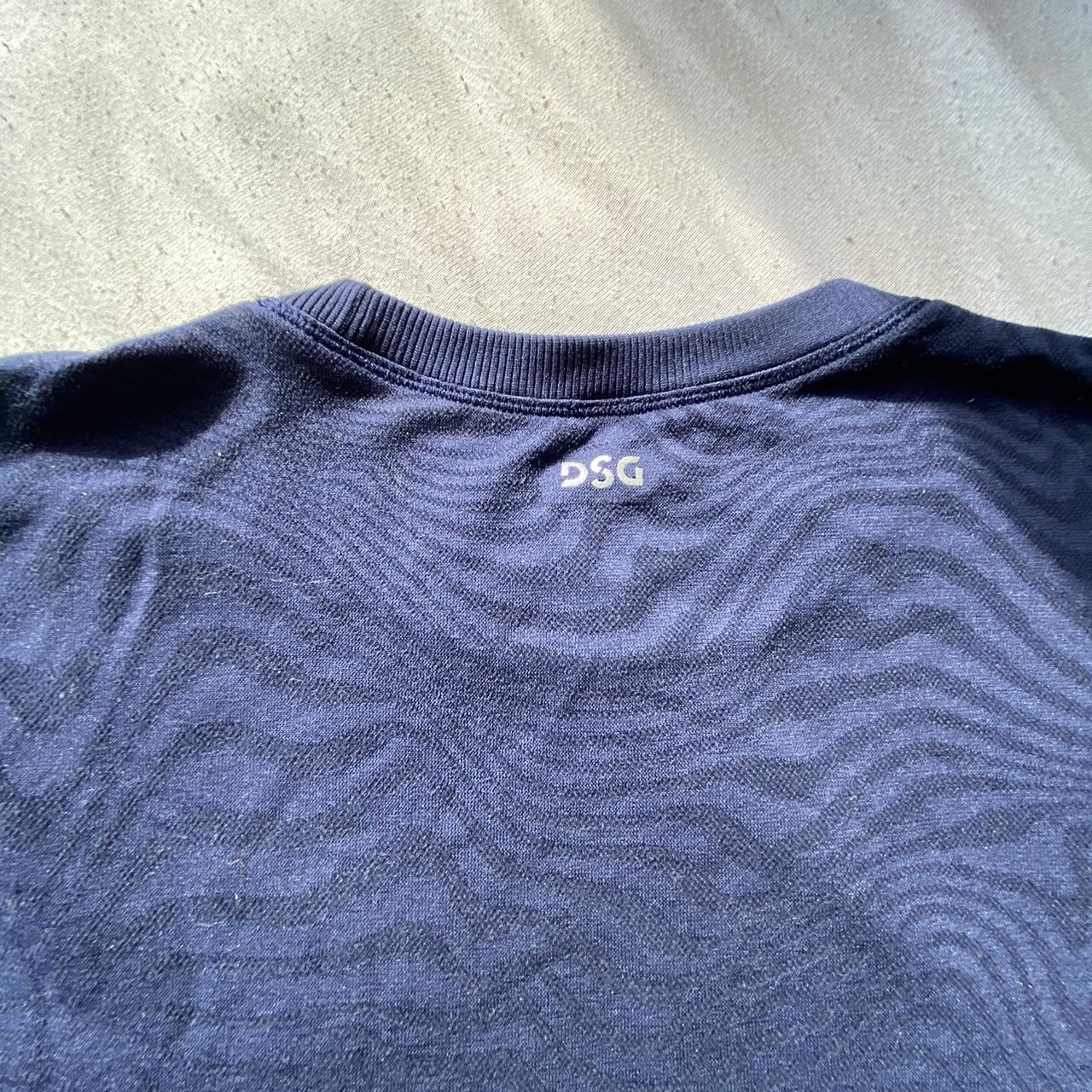 DSG workout top no size listed but guessing fits a m-l - Depop