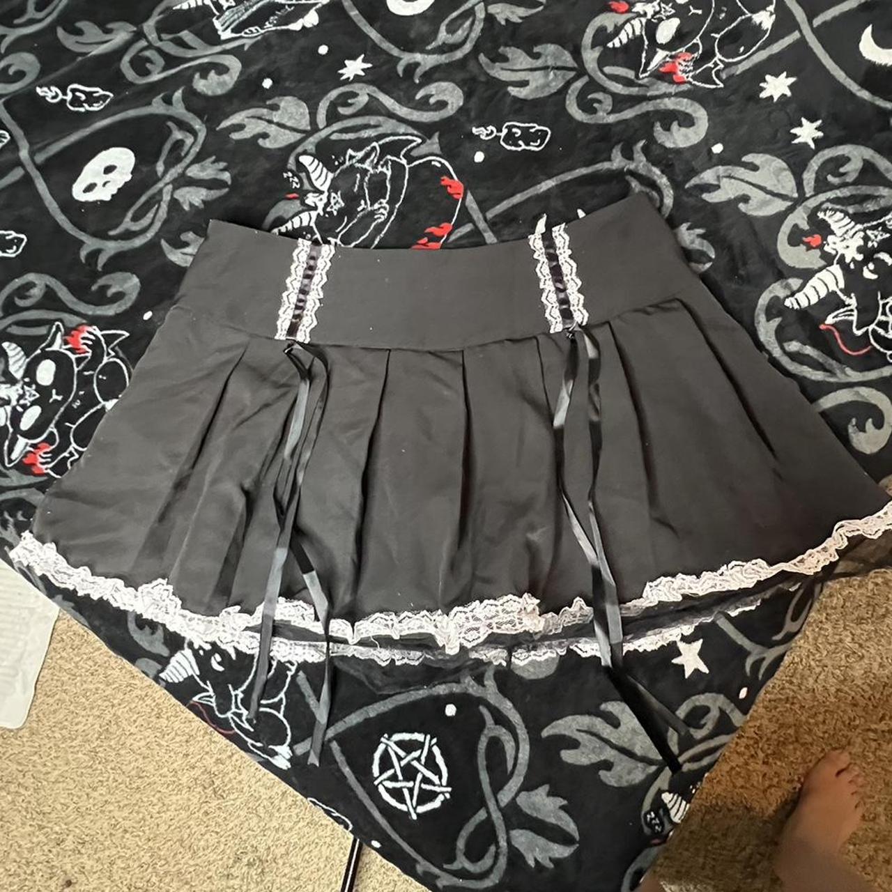 Shein skirt Size large Good condition Selling for 5 Depop