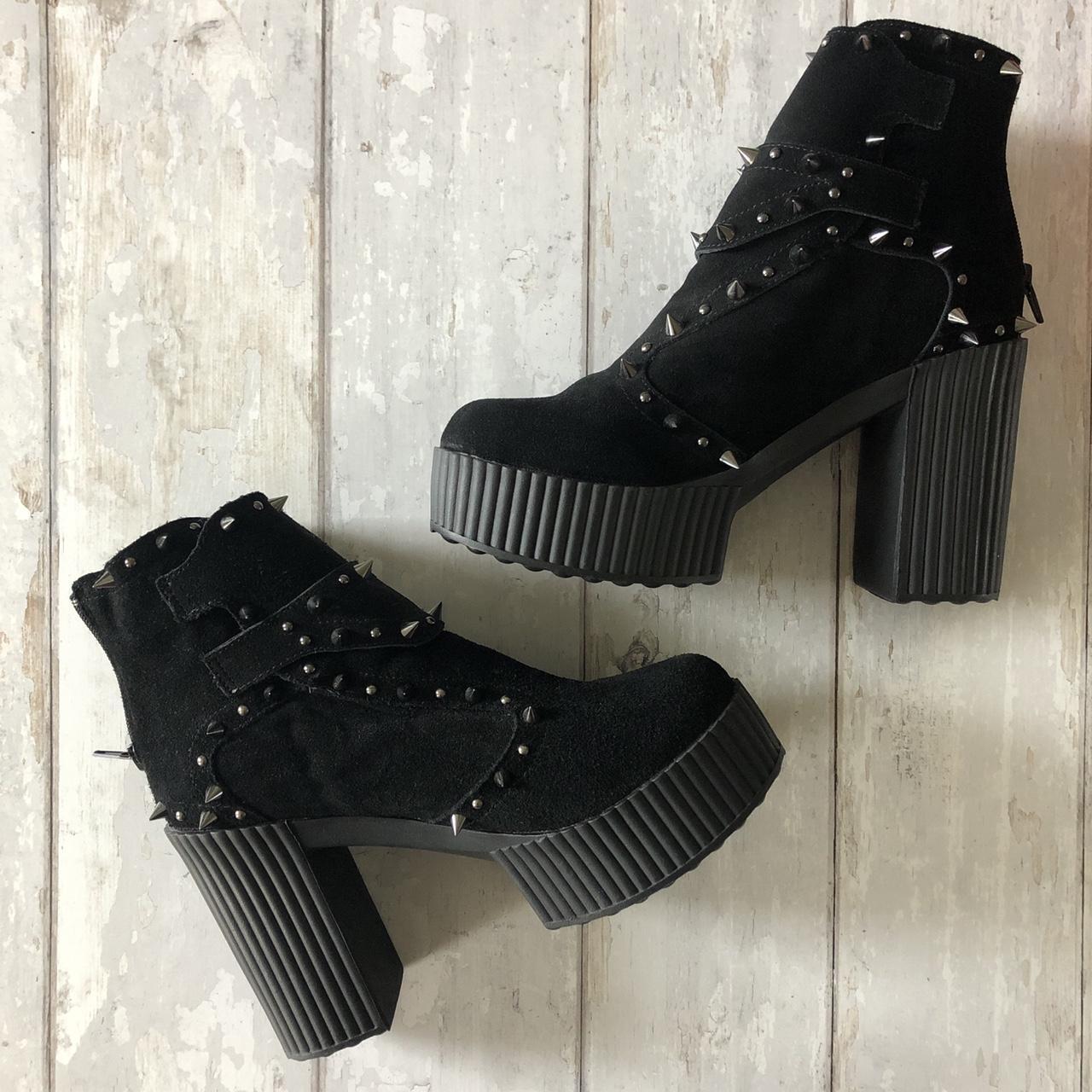 Tuk platform outlet boots