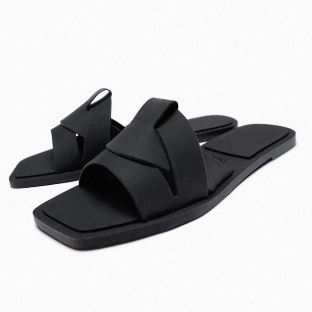 Authentic zara real leather ostrich crossover sandals, Women's Fashion,  Footwear, Flats & Sandals on Carousell