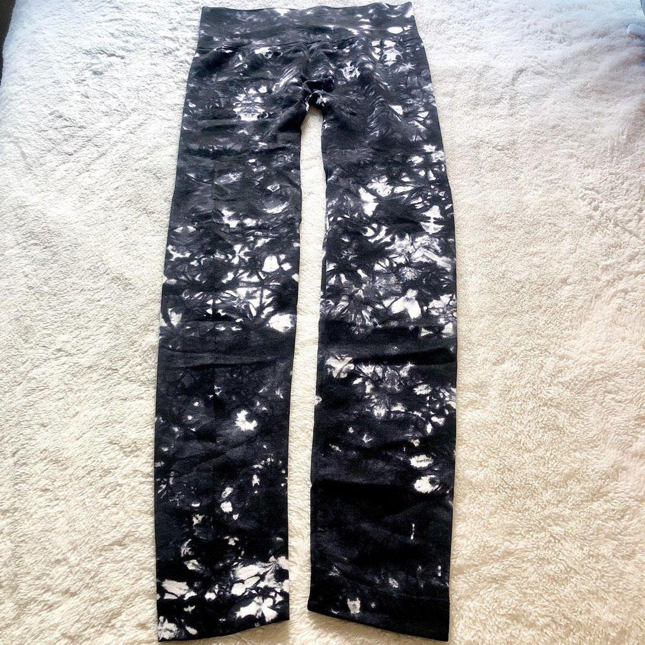 XHILARATION LEGGINGS BLACK AND WHOTE MARBLE SIZE S/M - Depop