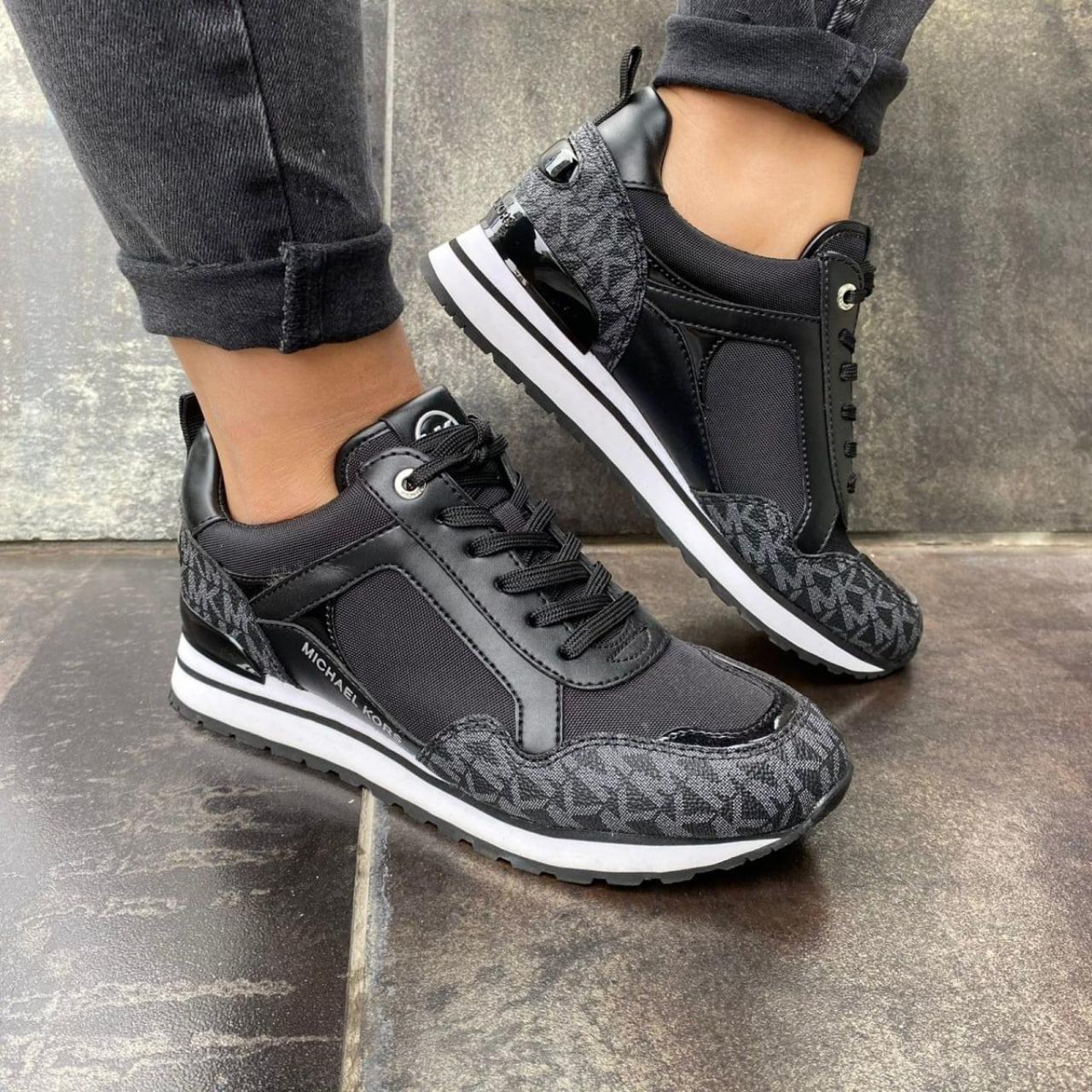 Michael kors trainers hot sale black and white