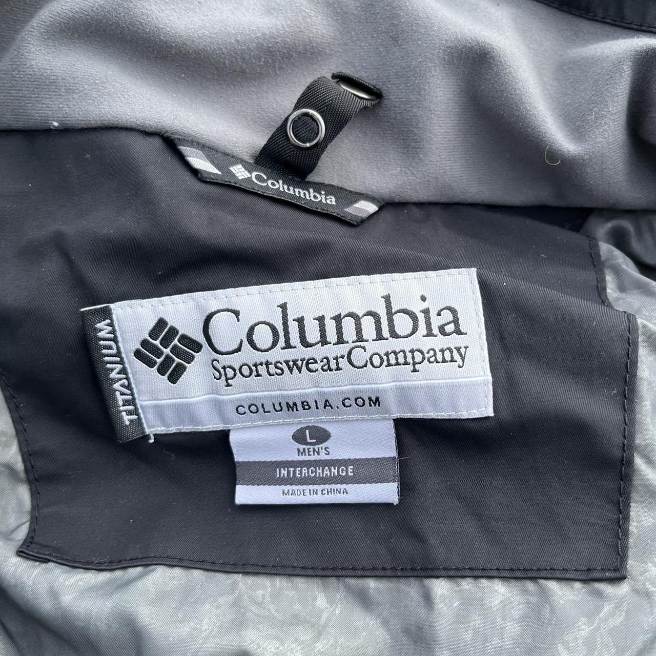 Columbia irreversible jacket Good for rain And the... - Depop