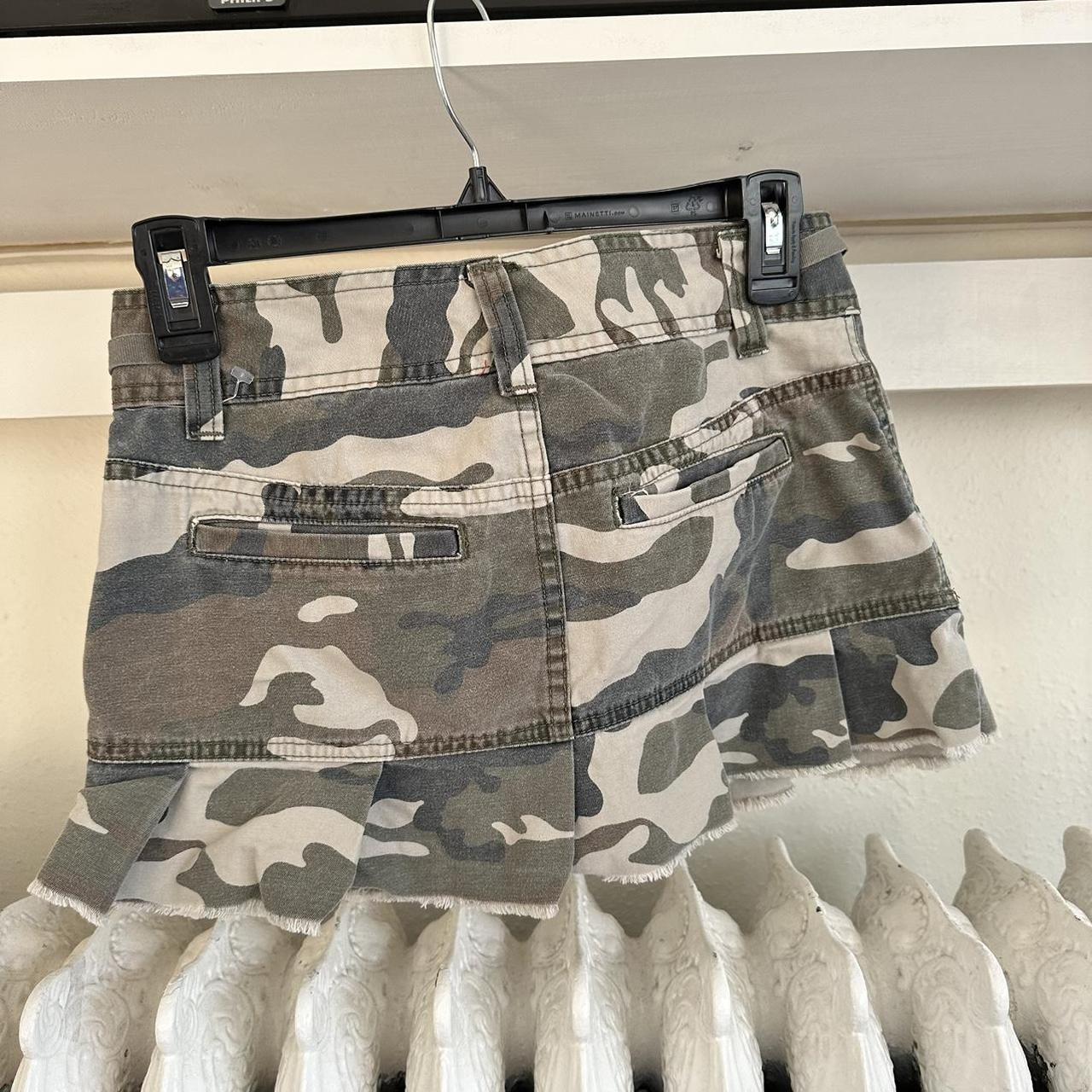 Early 2000’s y2k Mossimo cargo camo mini skirt... - Depop