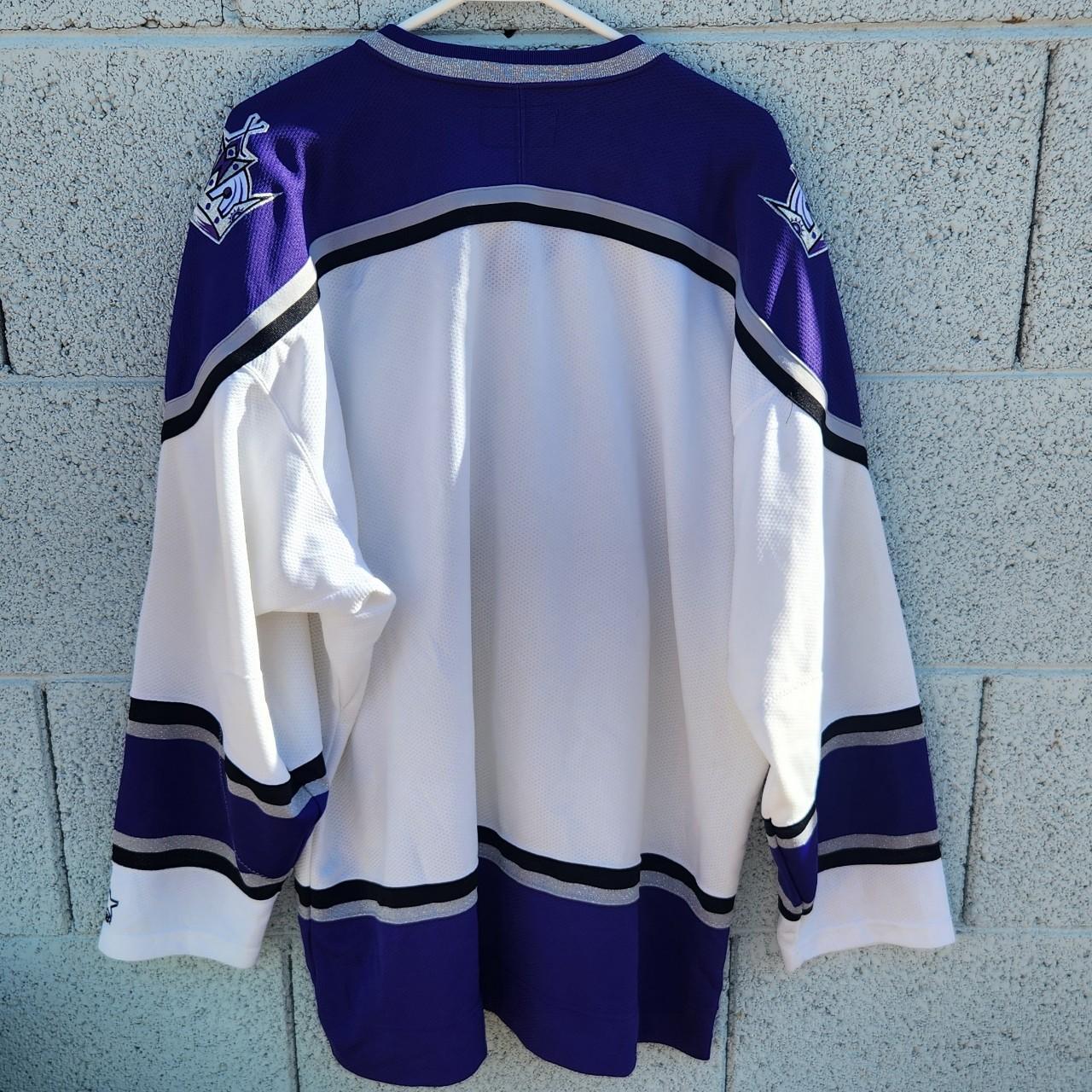 purple la kings cropped jersey thrifted but barely - Depop