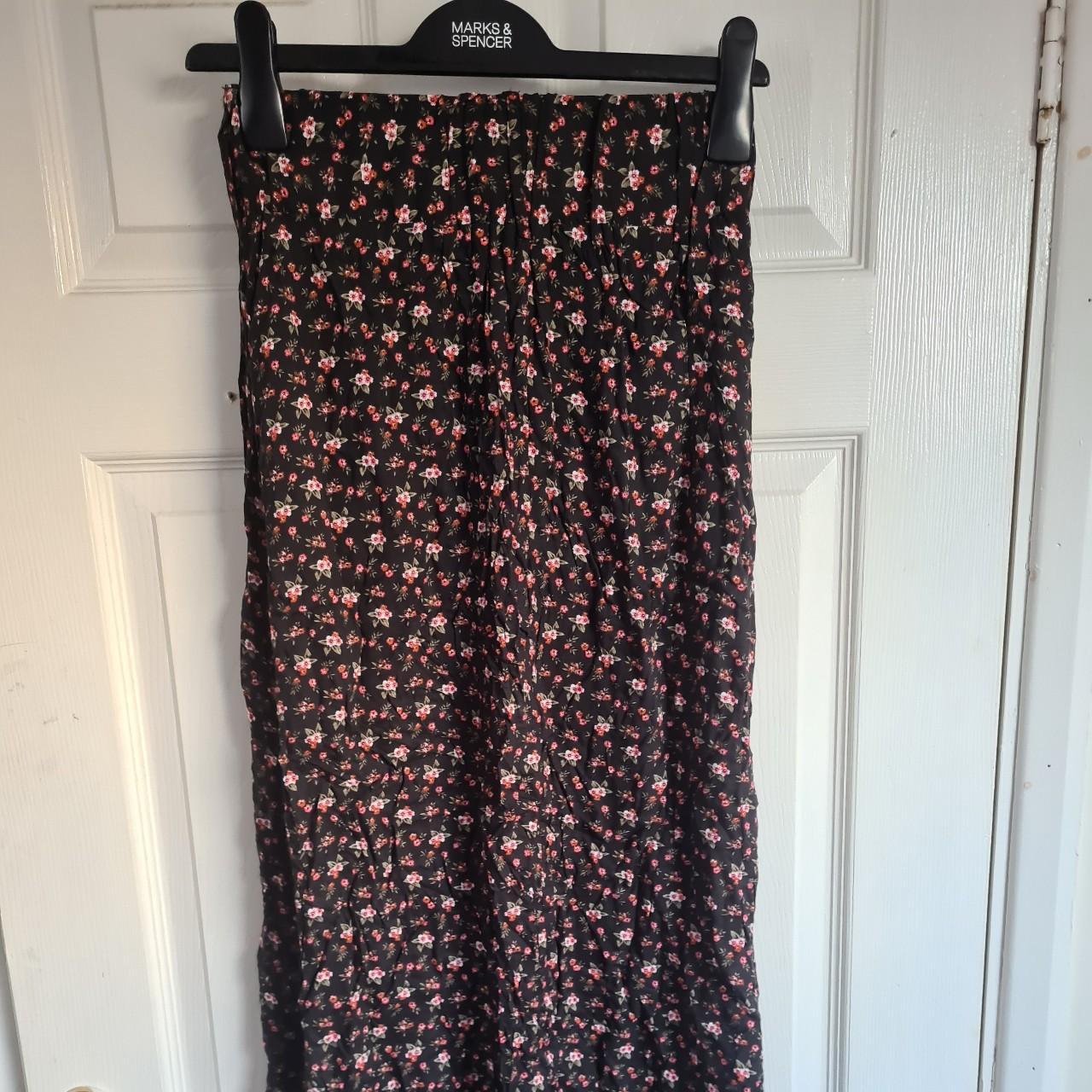 Long Flowy Floral Black Skirt Has An Elastic Waist - Depop