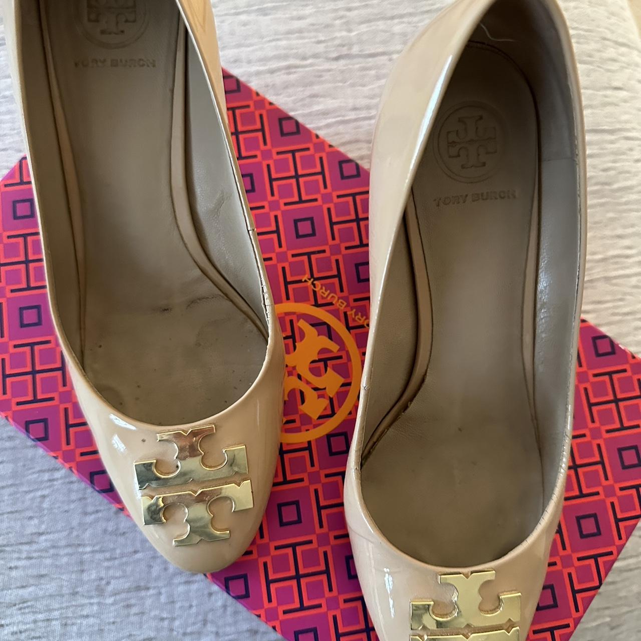 Tory Burch classic beige patent pumps. True to size.... - Depop