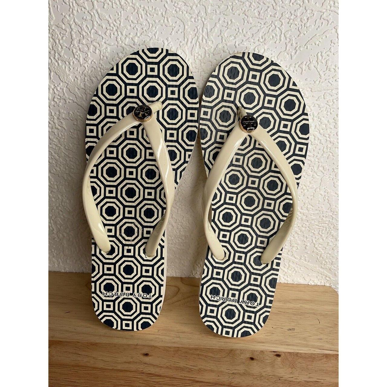 Tory burch on sale white flip flops